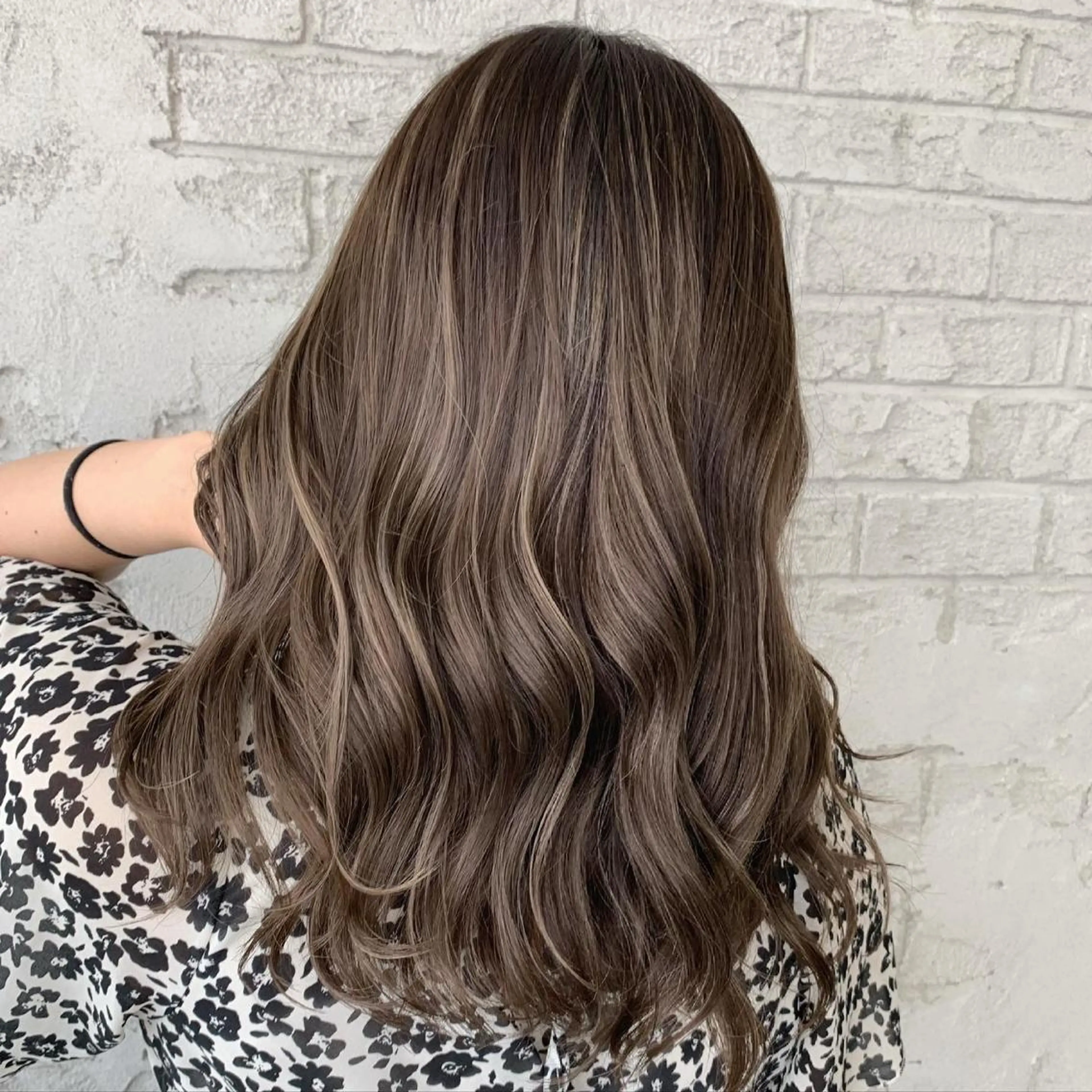 セミロング ハイライト ヘアカラー 🇺🇸ハイライト特 化美容師🇺🇸漆沢のヘアスタイル