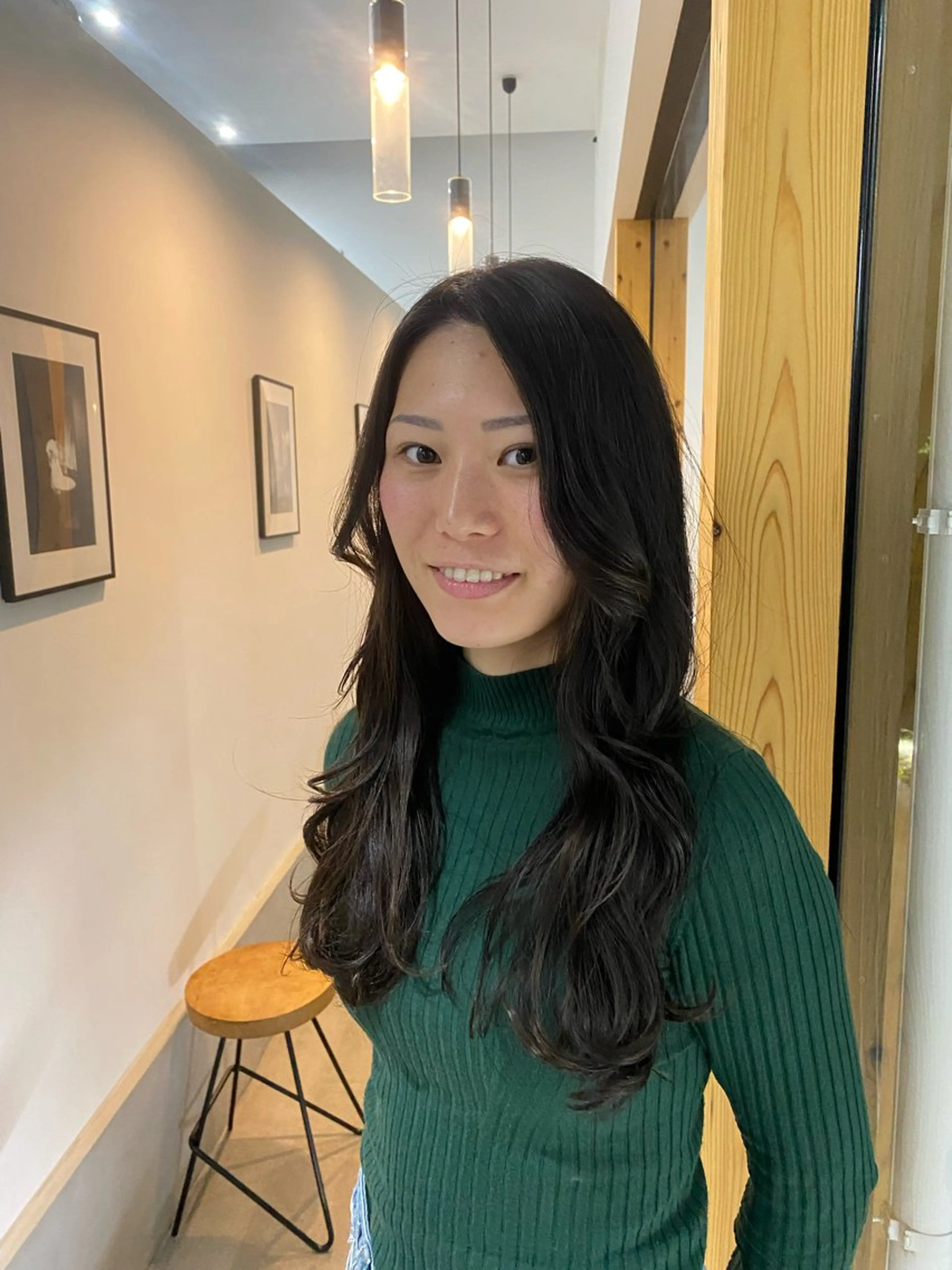 ロング 顔まわりレイヤー レイヤーカット 宇野 鈴花のヘアスタイル