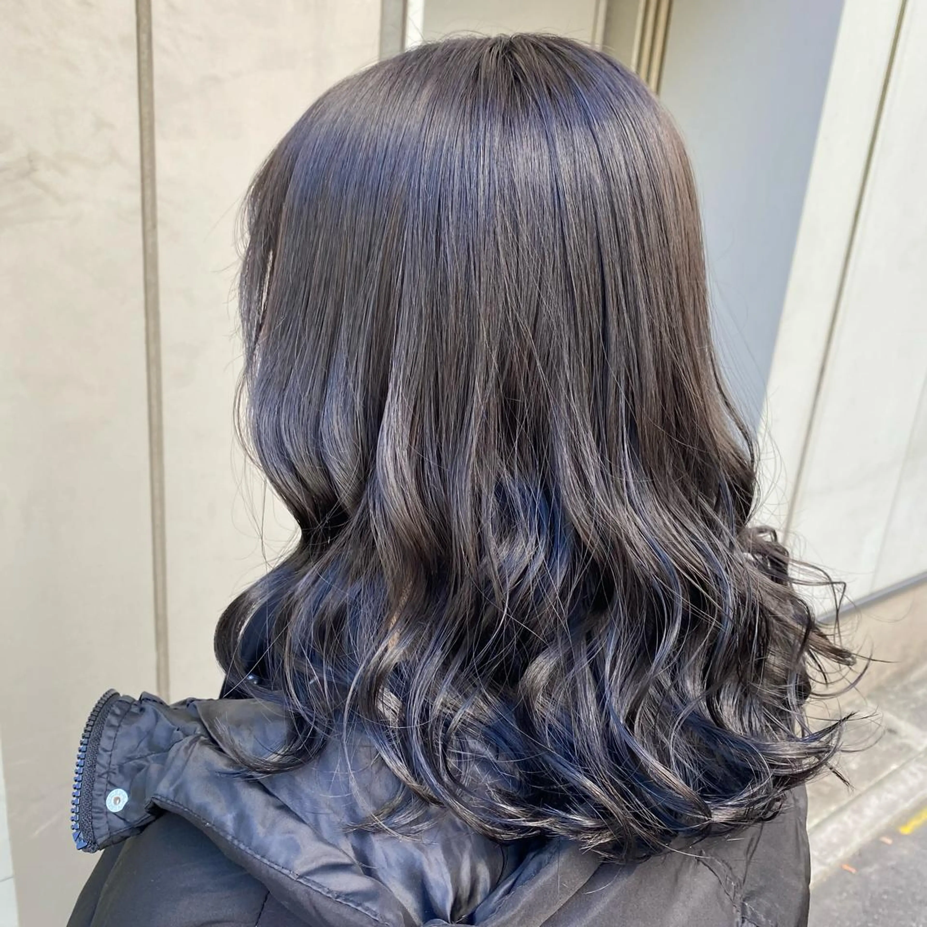 ミディアム カラー ブリーチ ラベンダーカラー ラベンダーグレー ブリーチなしカラー 髪質改善 カット ヘアカラー トリートメント ブリーチなしカラー の職人YOSHIKIのヘアスタイル