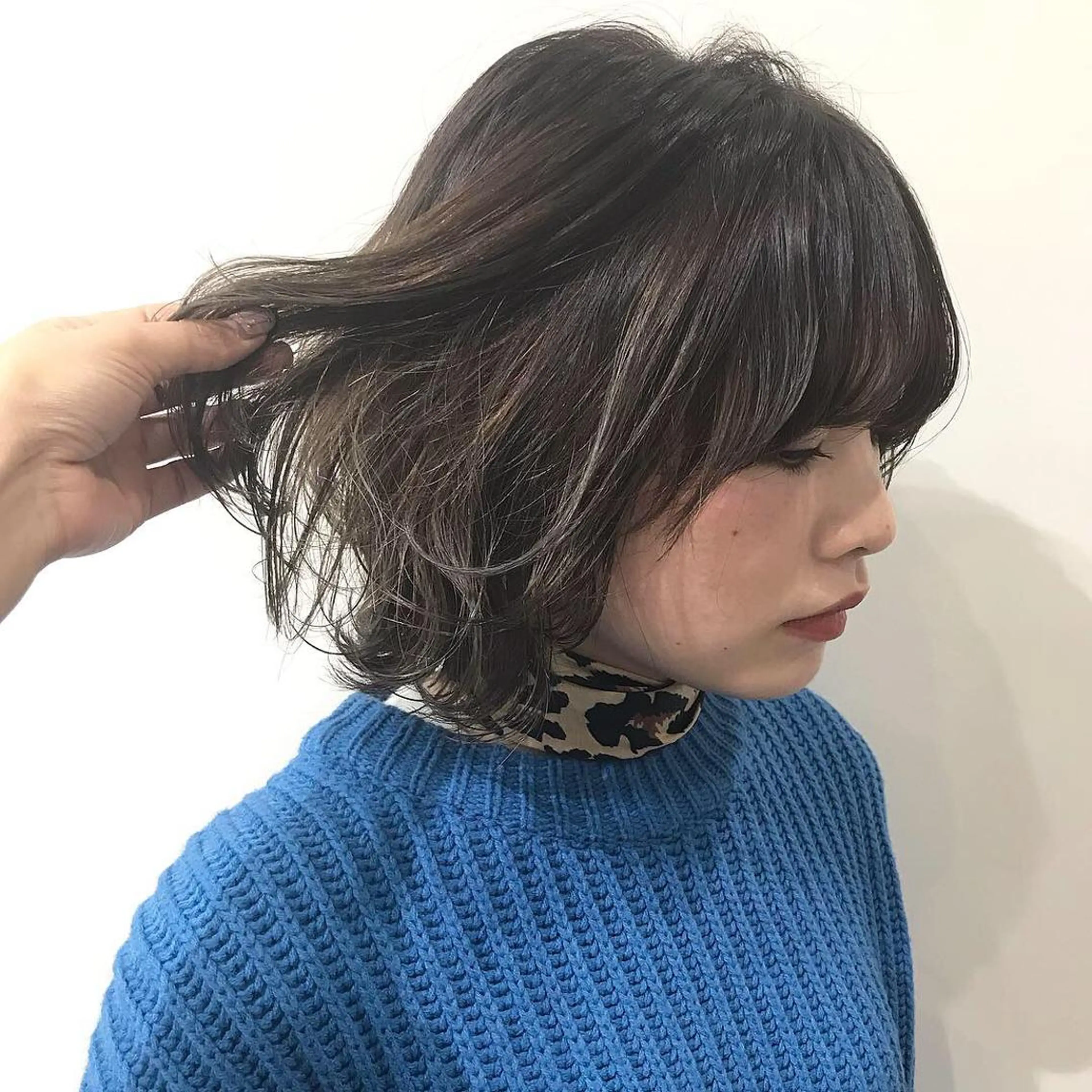 ミディアム カラー ブルーカラー ブルーグレー ブルーグレージュ グレージュ ハイライトカラー salowin梅田所属・レイヤー/顔周り /AKARIのヘアスタイル