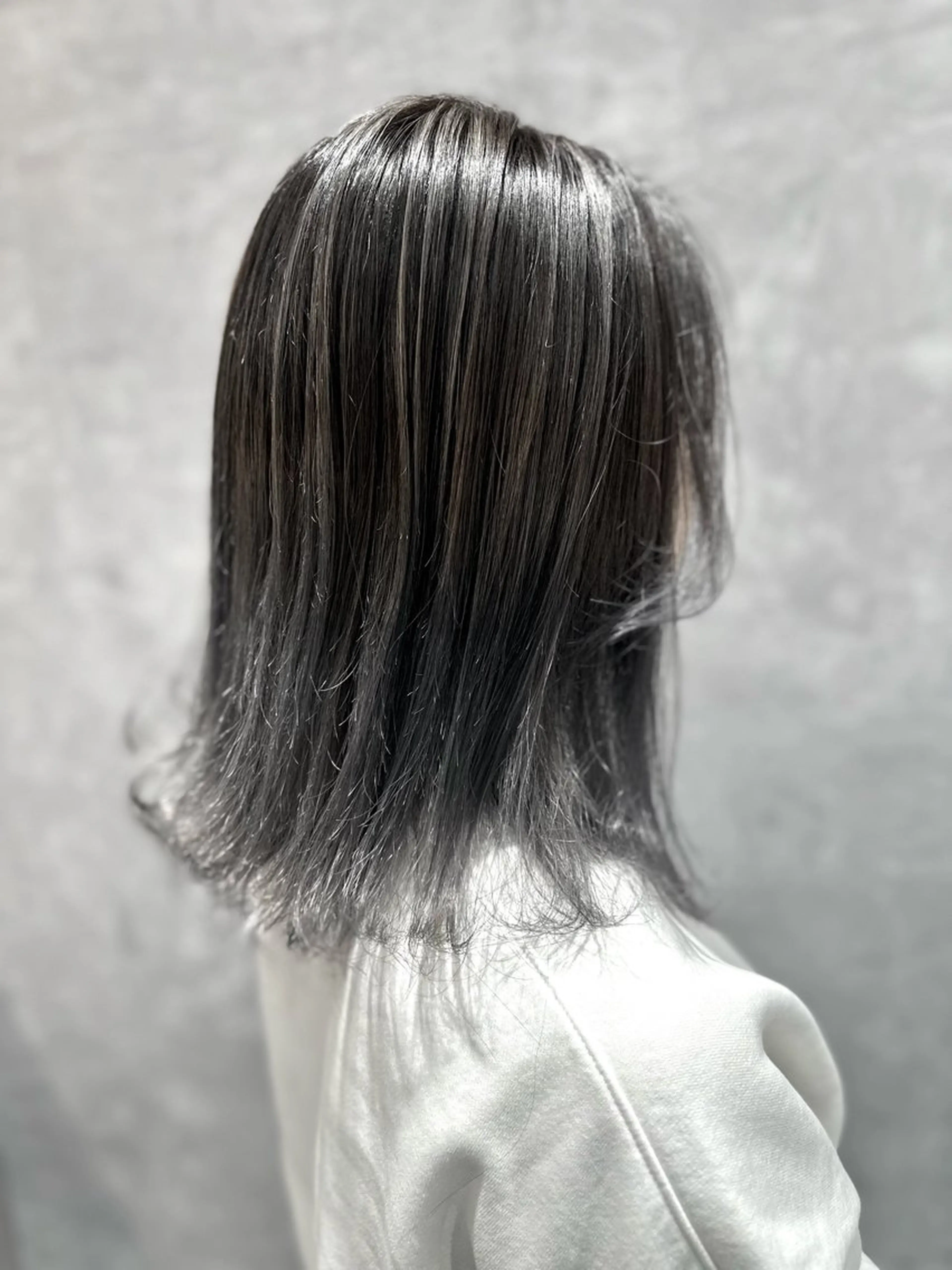 ミディアム カラー バレイヤージュ シルバー レイヤーカット 🆕TRUTH千葉店 店長Yuのヘアスタイル