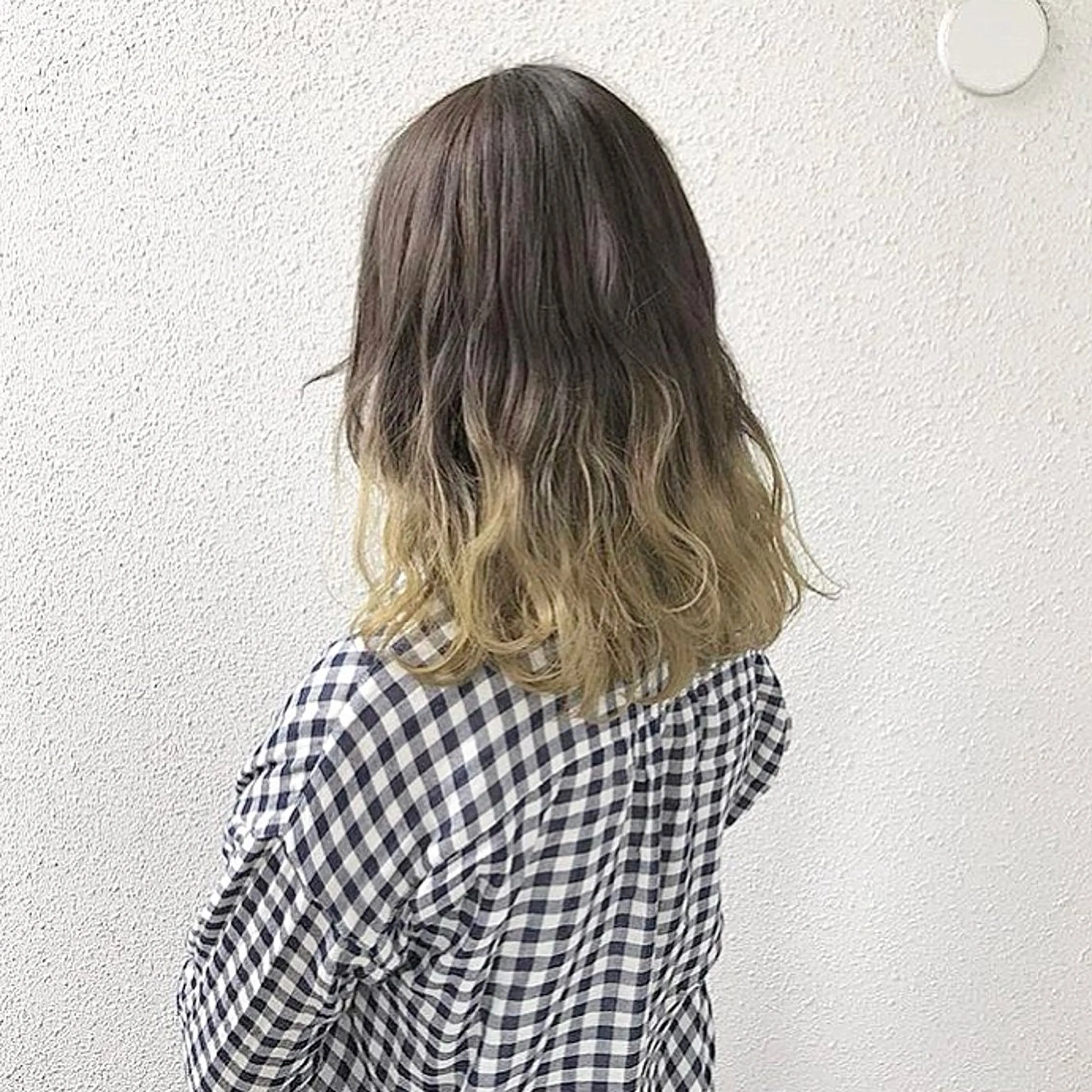 セミロング カラー イエローカラー カット ヘアカラー トリートメント CHERIEブリーチ ダブルカラー　天神のヘアスタイル