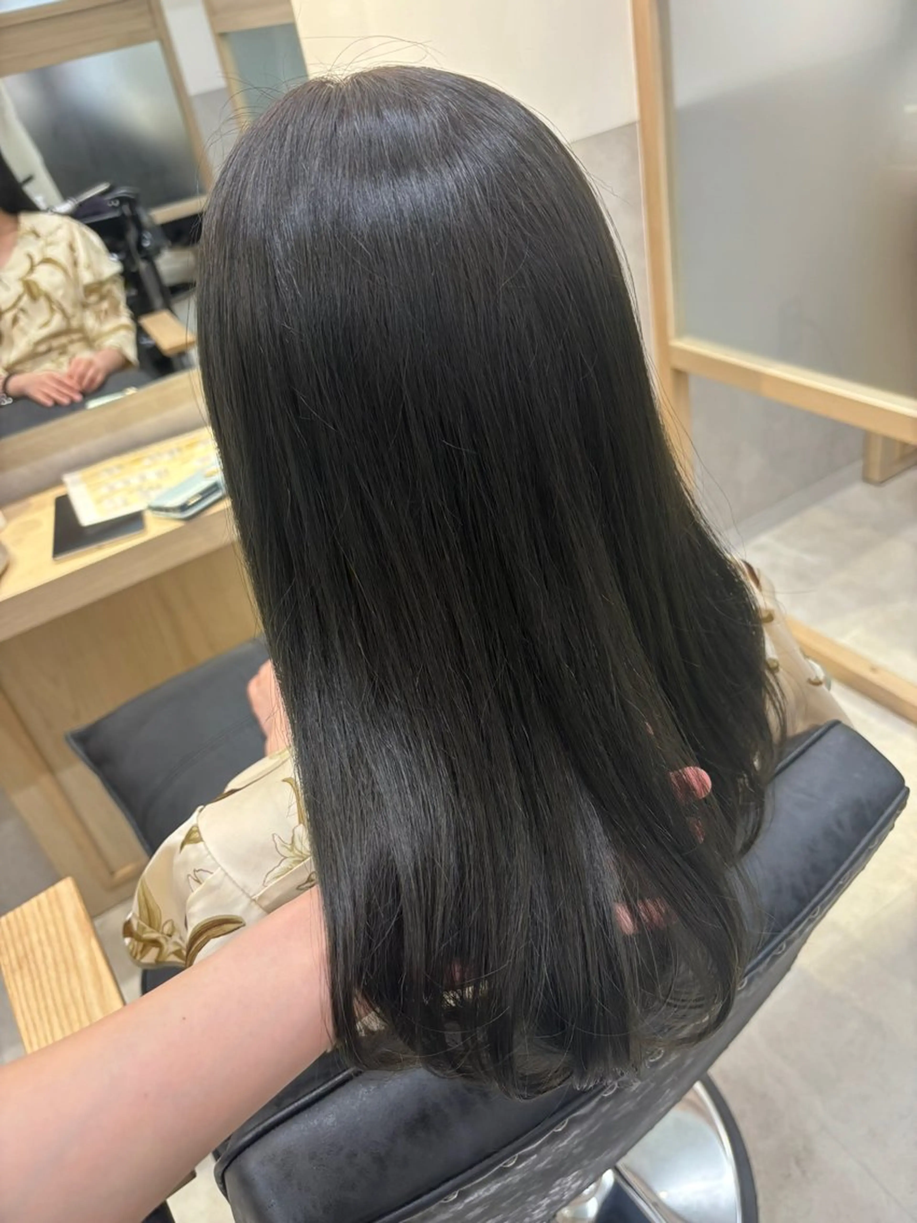 ロング カット 縮毛矯正 艶髪韓国ヘア 💘小笠原涼華のヘアスタイル