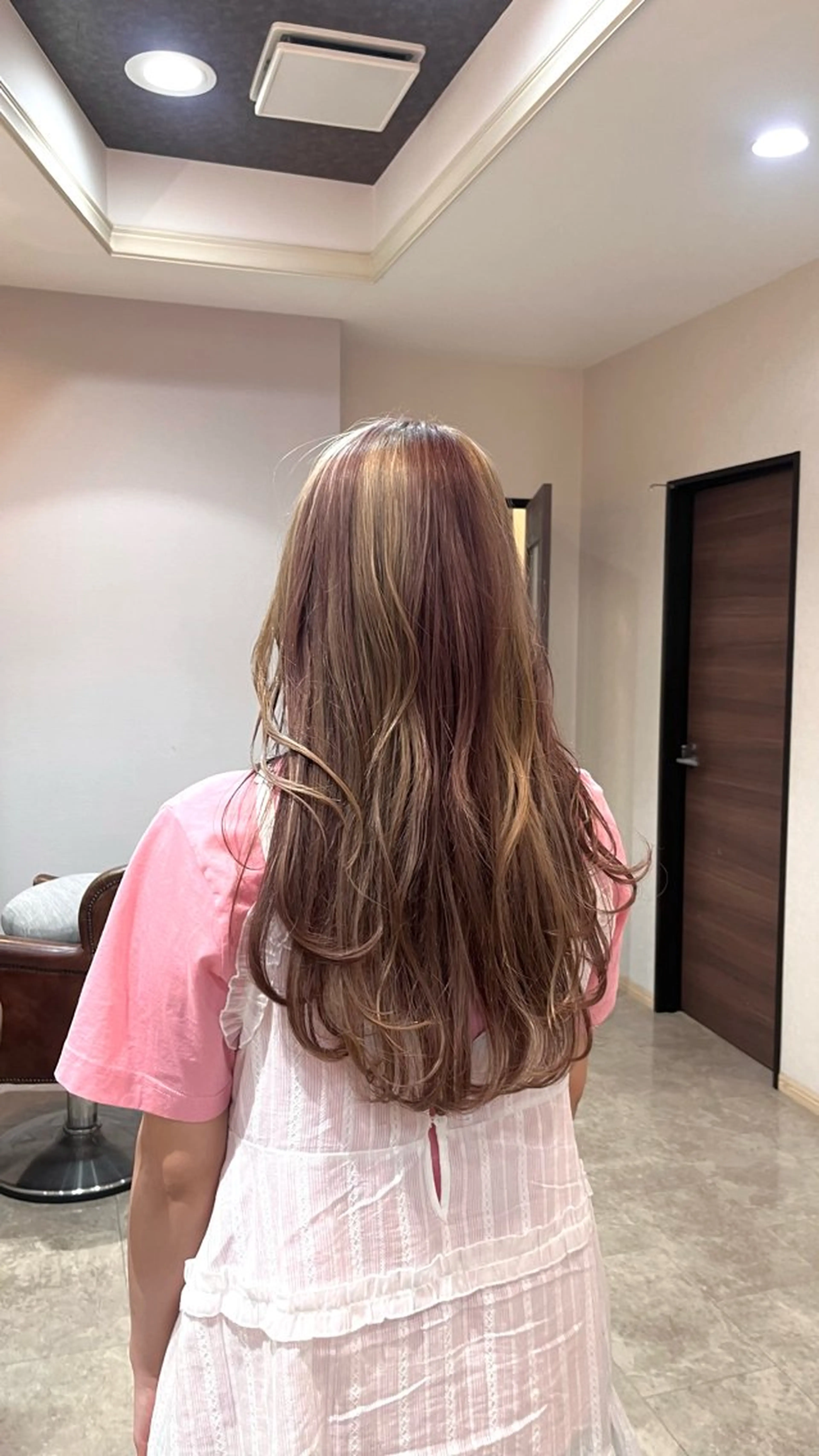 ロング 顔まわりレイヤー レイヤーカット 山本 梨華のヘアスタイル