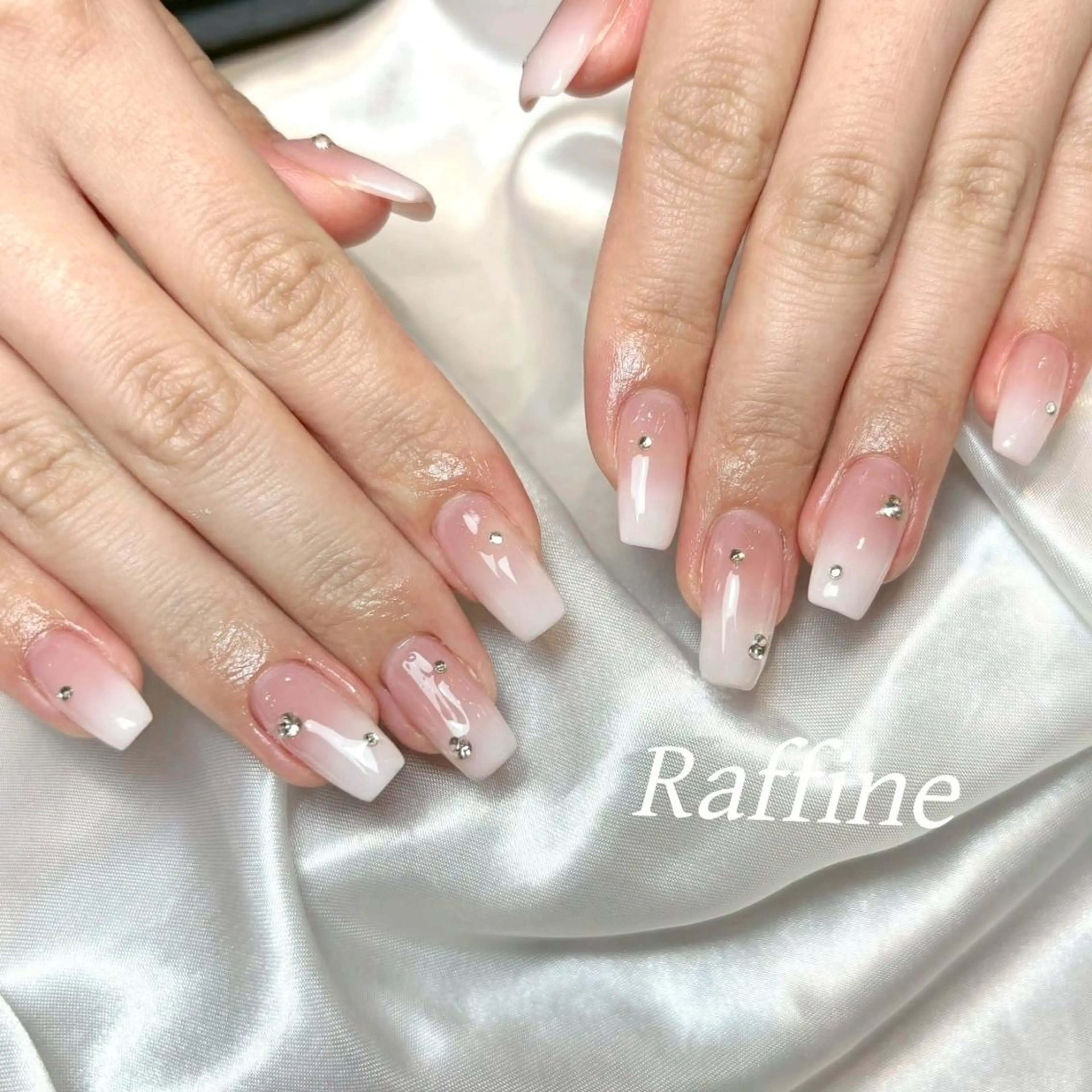 ネイル ハンドネイル RAFFINE haru🦋🩵のネイルデザイン