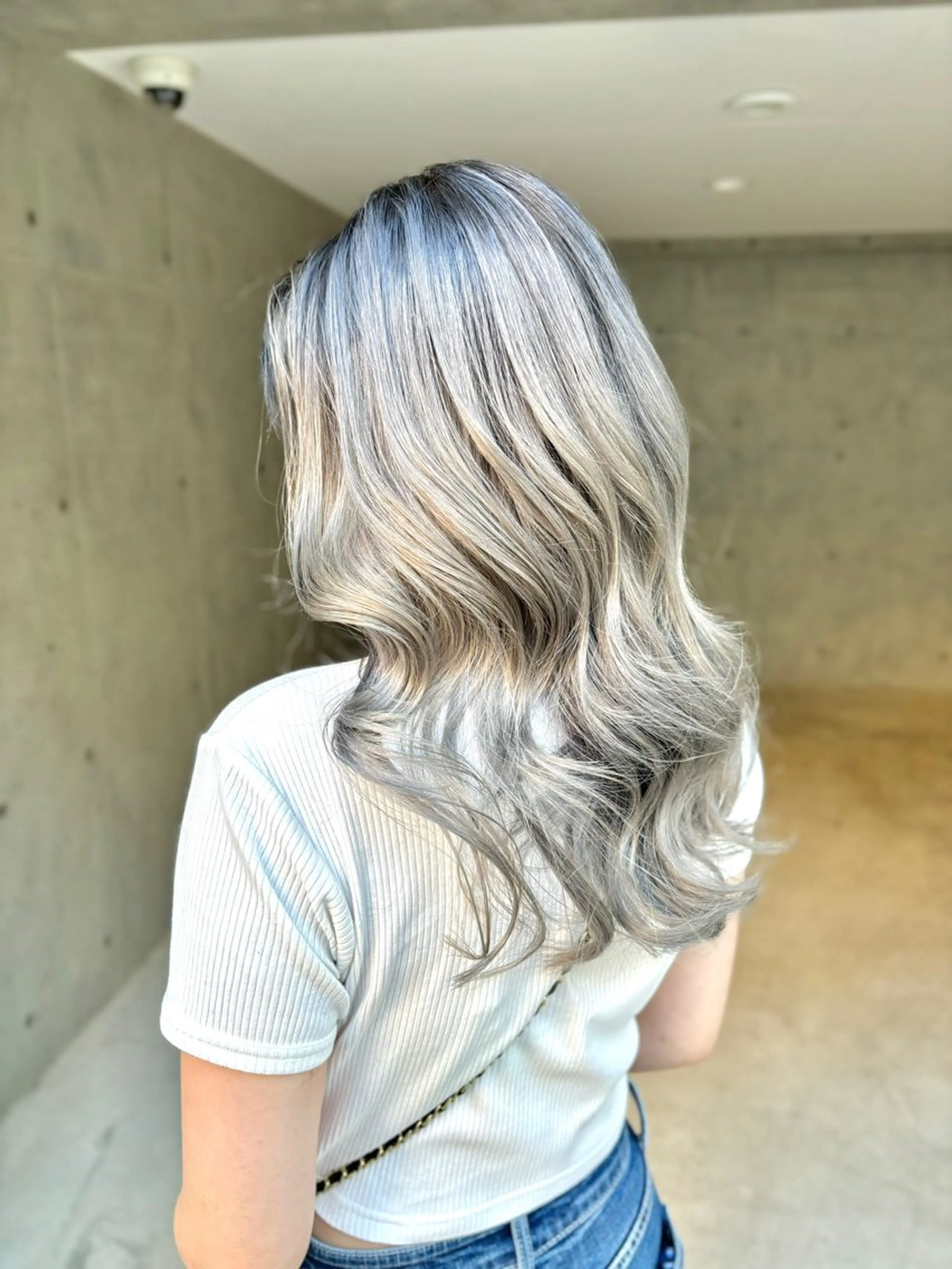 ミディアム カラー バレイヤージュ シルバー レイヤーカット カット ヘアカラー トリートメント ハイライト/ショート /ボブ/RYOHEIのヘアスタイル