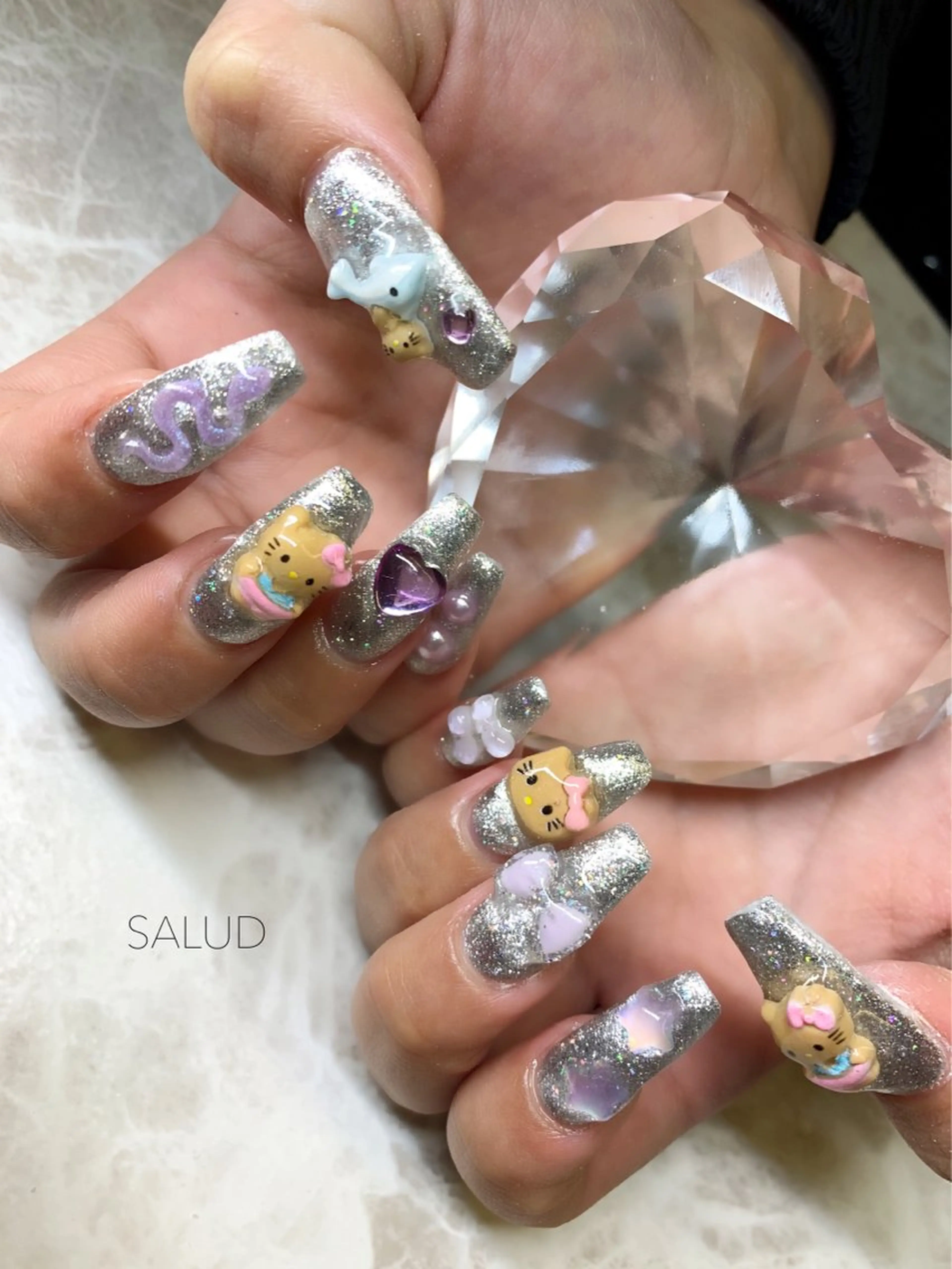 ネイル ストーンネイル ハンドネイル Nail Salon SALUDのネイルデザイン