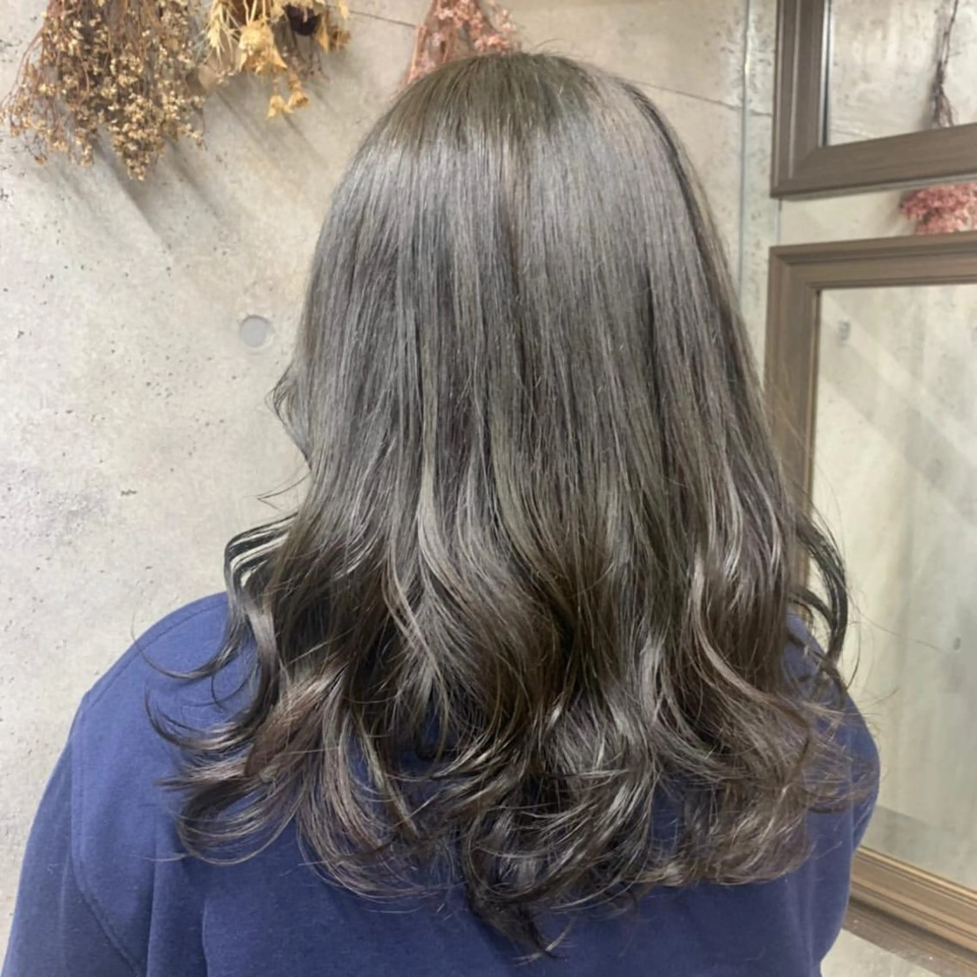 ロング カラー ヘアカラー wakana 【ブリーチカラー】のヘアスタイル