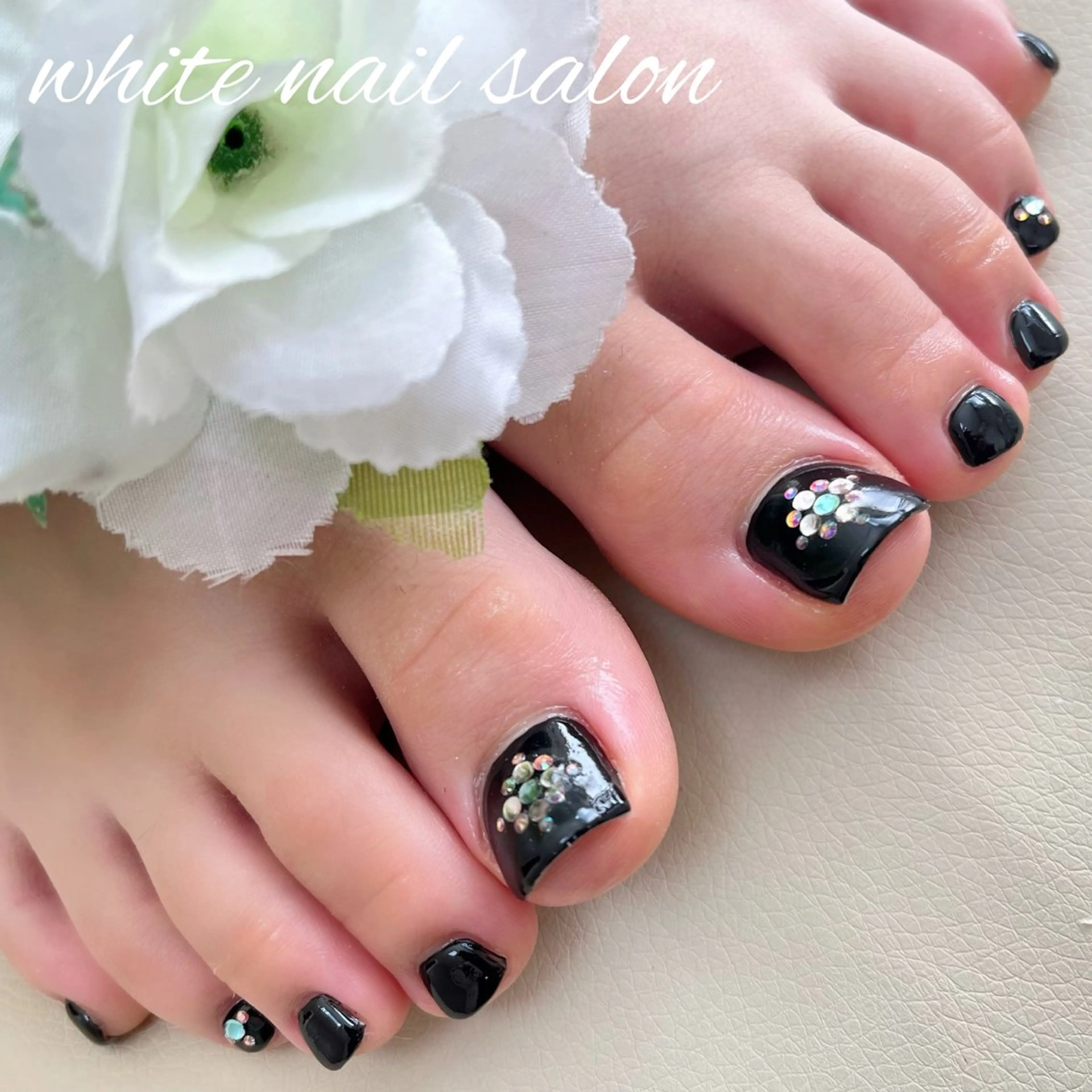 ネイル ラメ(グリッター) フットネイル white nail salonのネイルデザイン