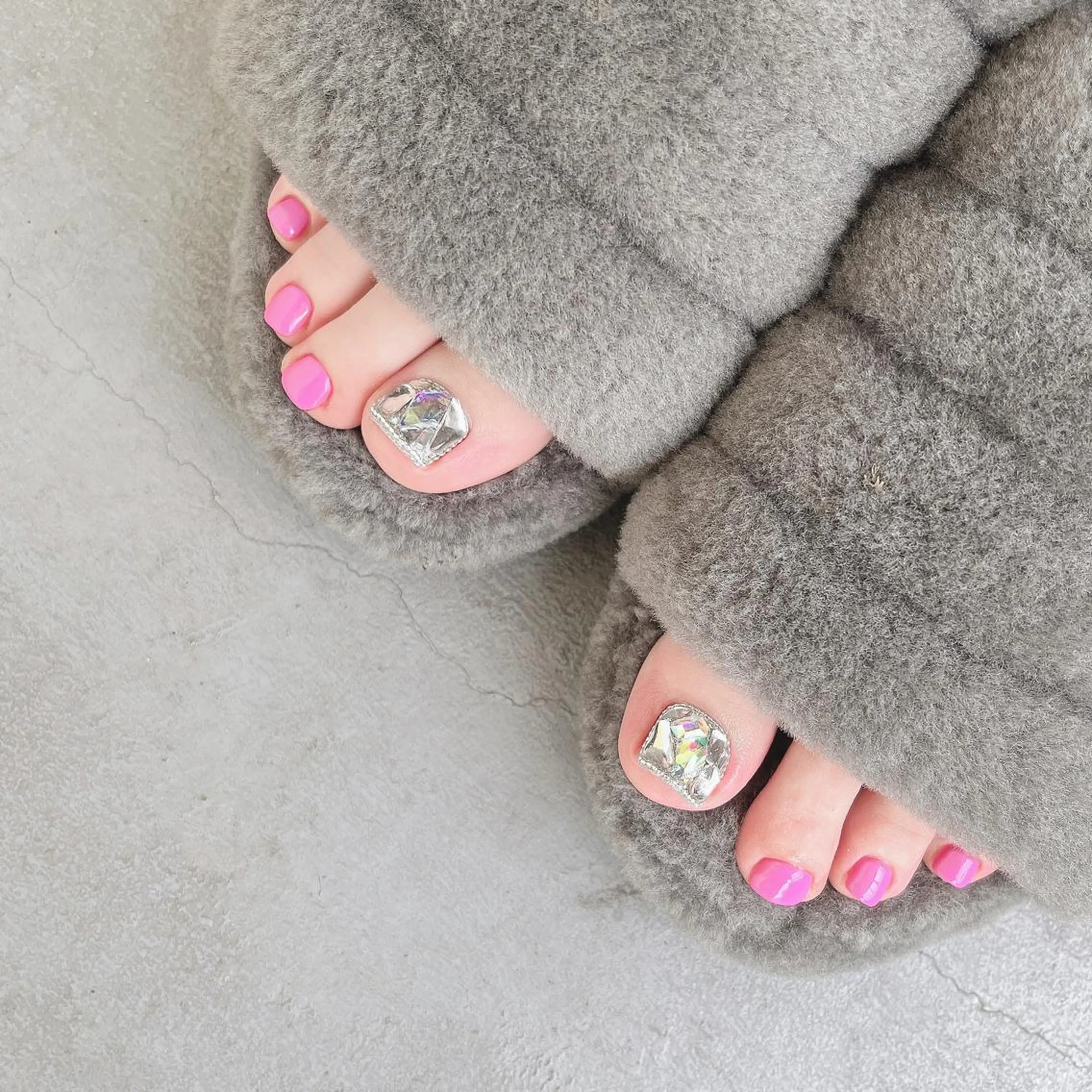 ネイル フットネイル フレンチネイル ジェルネイル ラメ(グリッター) ラメグラデーション フットネイル 𝐍𝐄𝐎 𝐉𝐔𝐑𝐈のネイルデザイン