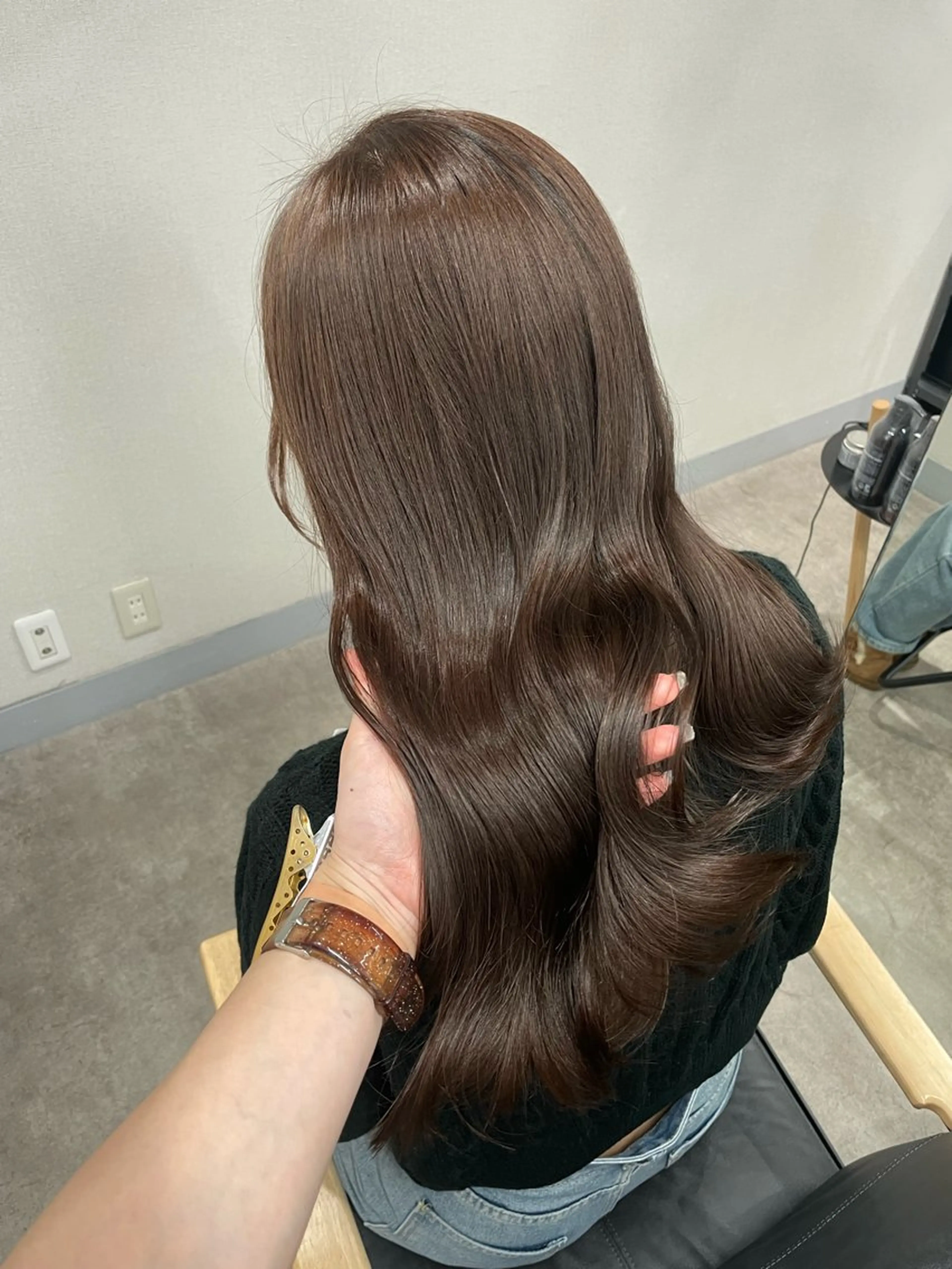 ロング カラー ベージュカラー ブリーチ ココアベージュ ブリーチなしカラー ヘアカラー トリートメント ヘッドスパ Qin shaire salon 原宿店所属・レイヤーカット 韓国ヘアayameのヘアスタイル