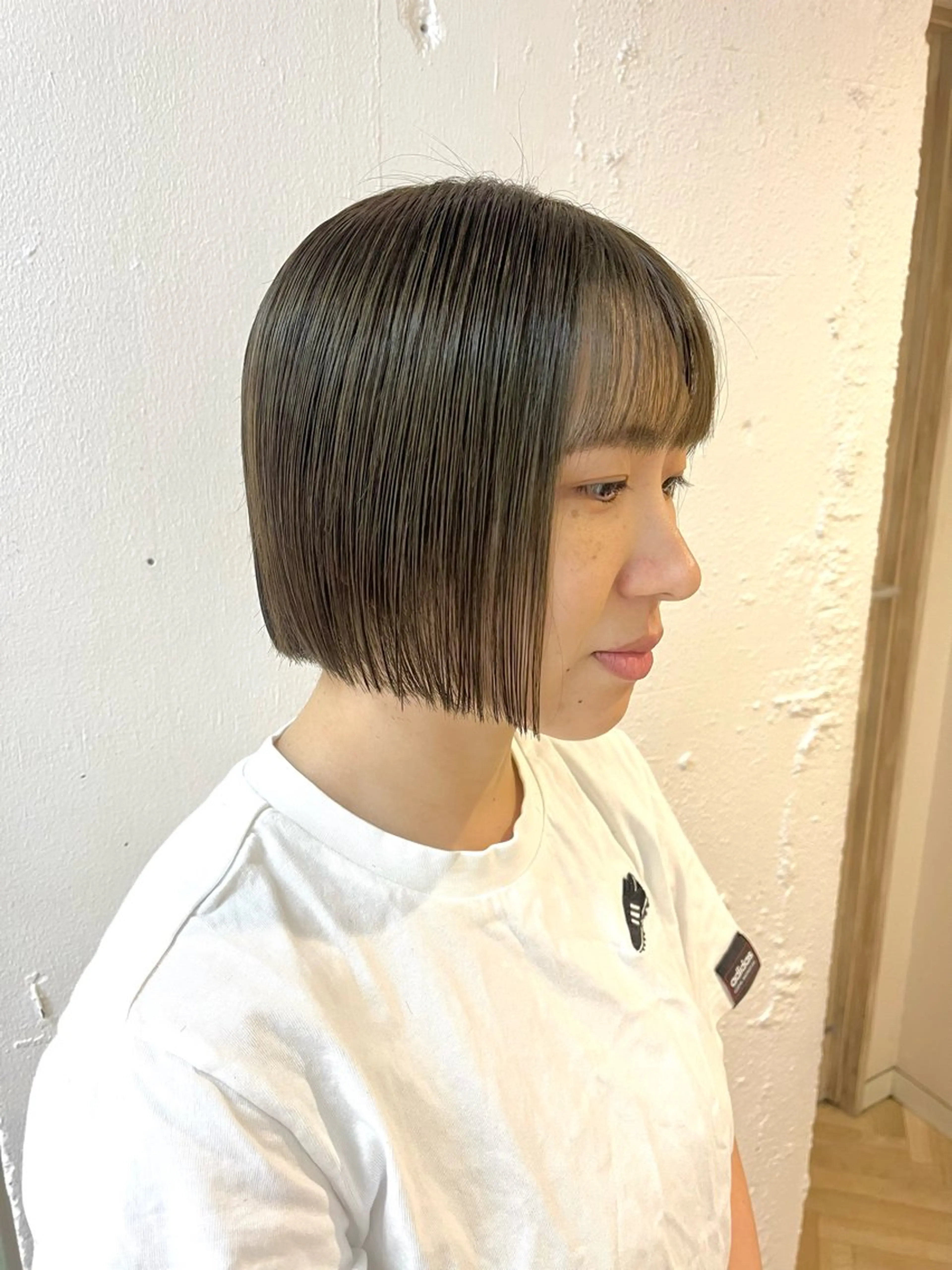 ショート カラー ベージュカラー オリーブベージュ ボブ トリートメント カット ヘアカラー トリートメント 透明感カラー/ 髪質改善/レイヤーのヘアスタイル