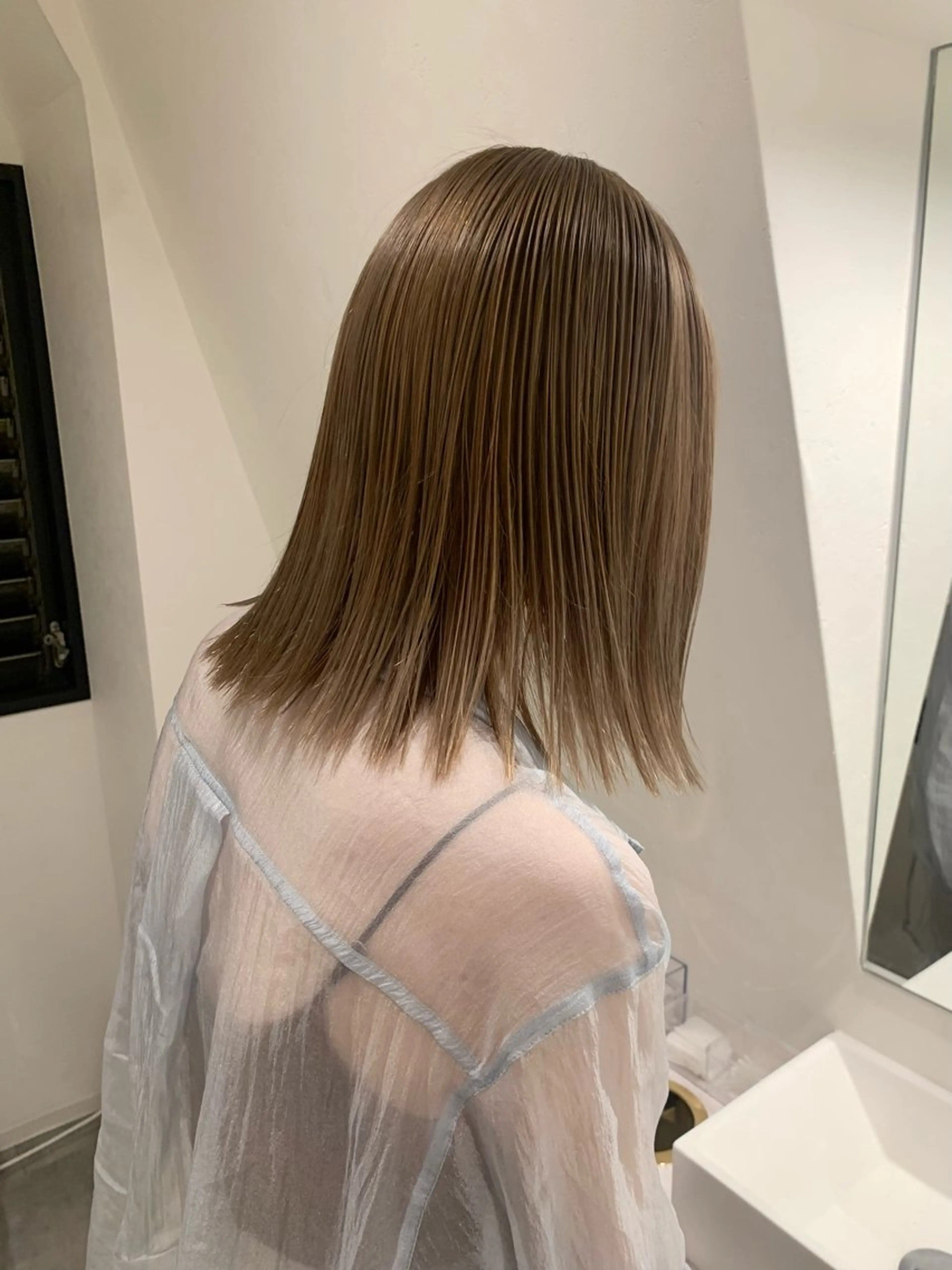 ミディアム カラー ベージュカラー ブリーチ カット ヘアカラー 落合希 Olivebeigeのヘアスタイル