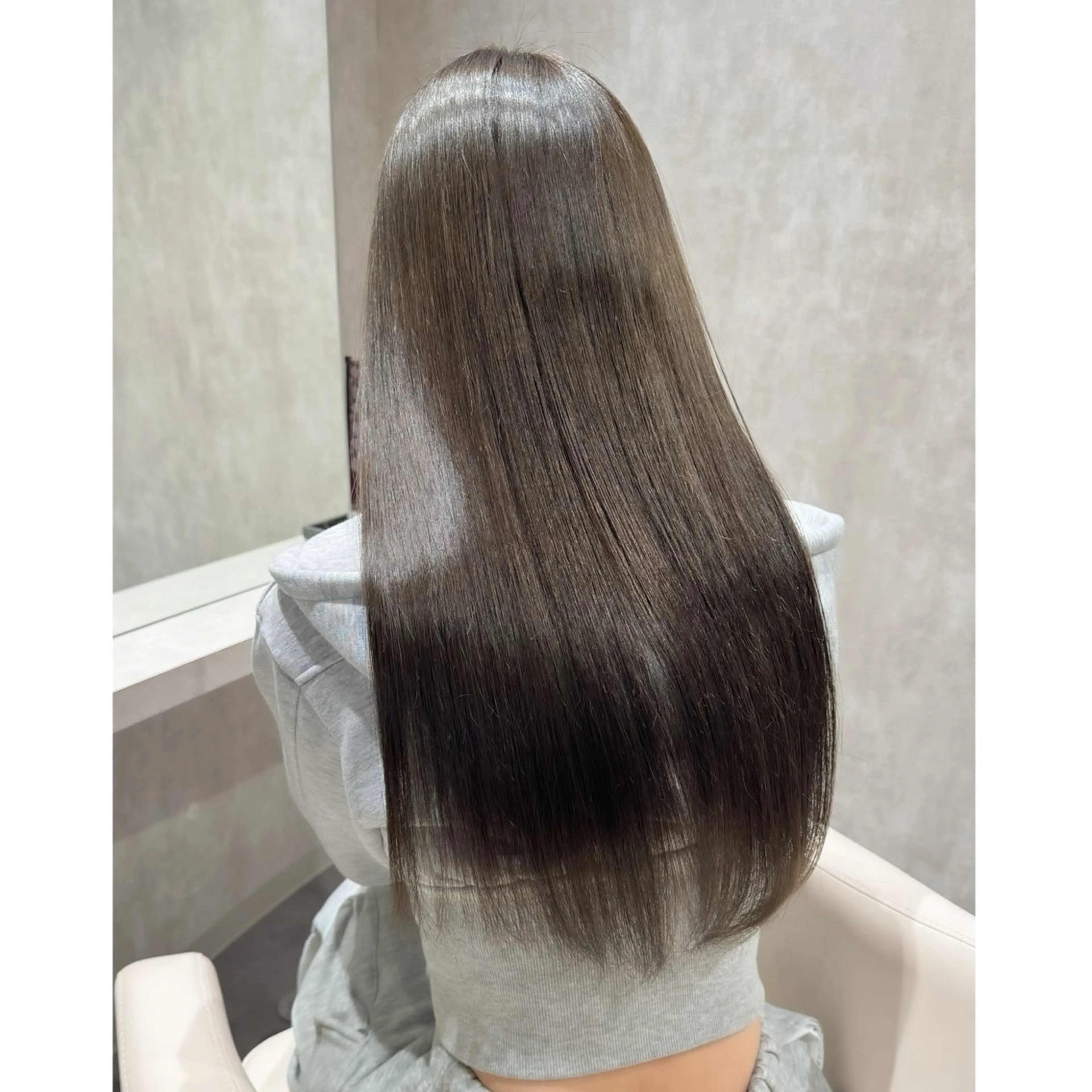 ケアブリーチ１回＋ケアカラー＋艶々トリートメントの写真