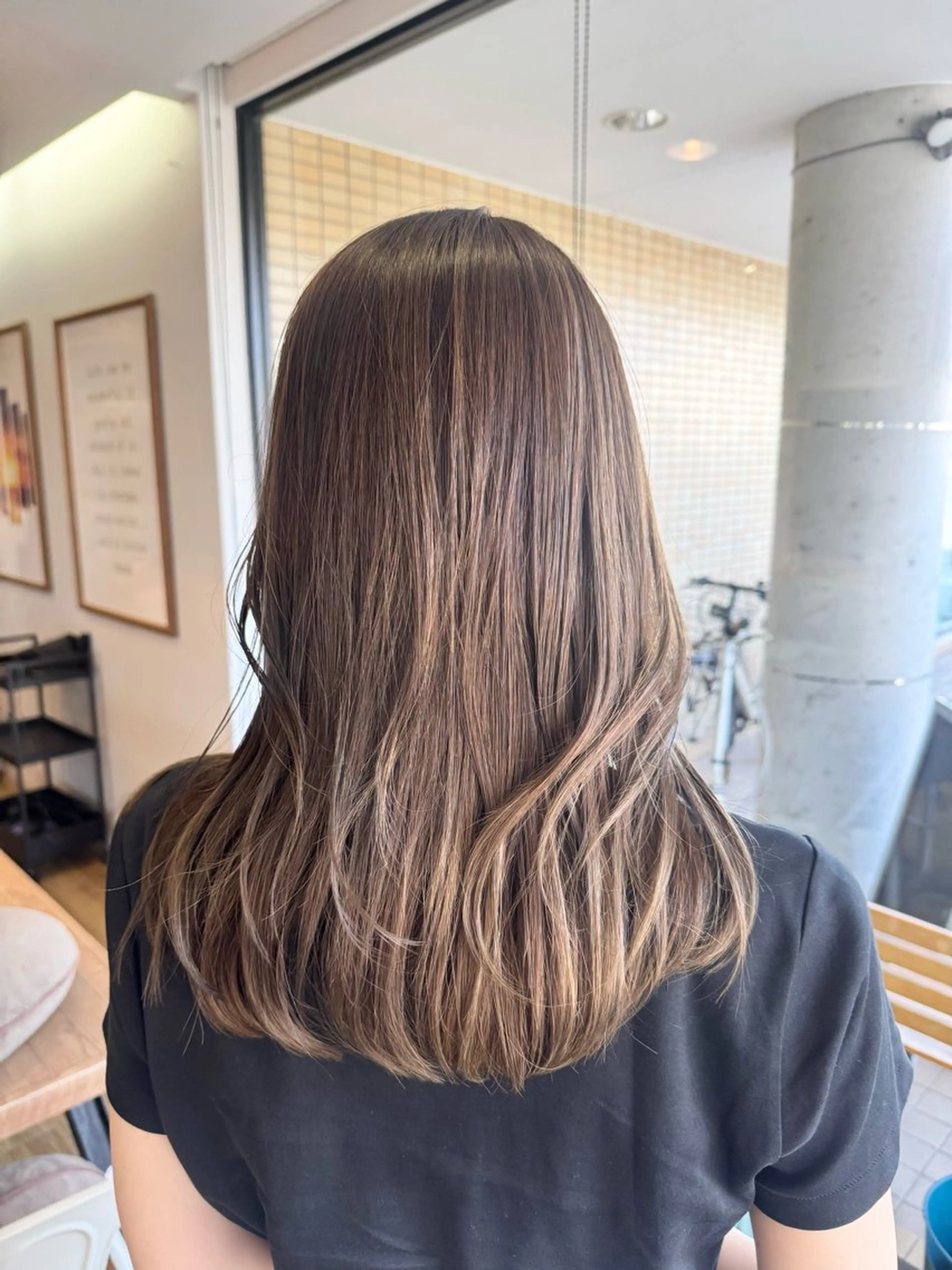 ロング カラー グレージュ オリーブグレージュ オリーブグレー カット ヘアカラー トリートメント ツキダテ ユイのヘアスタイル