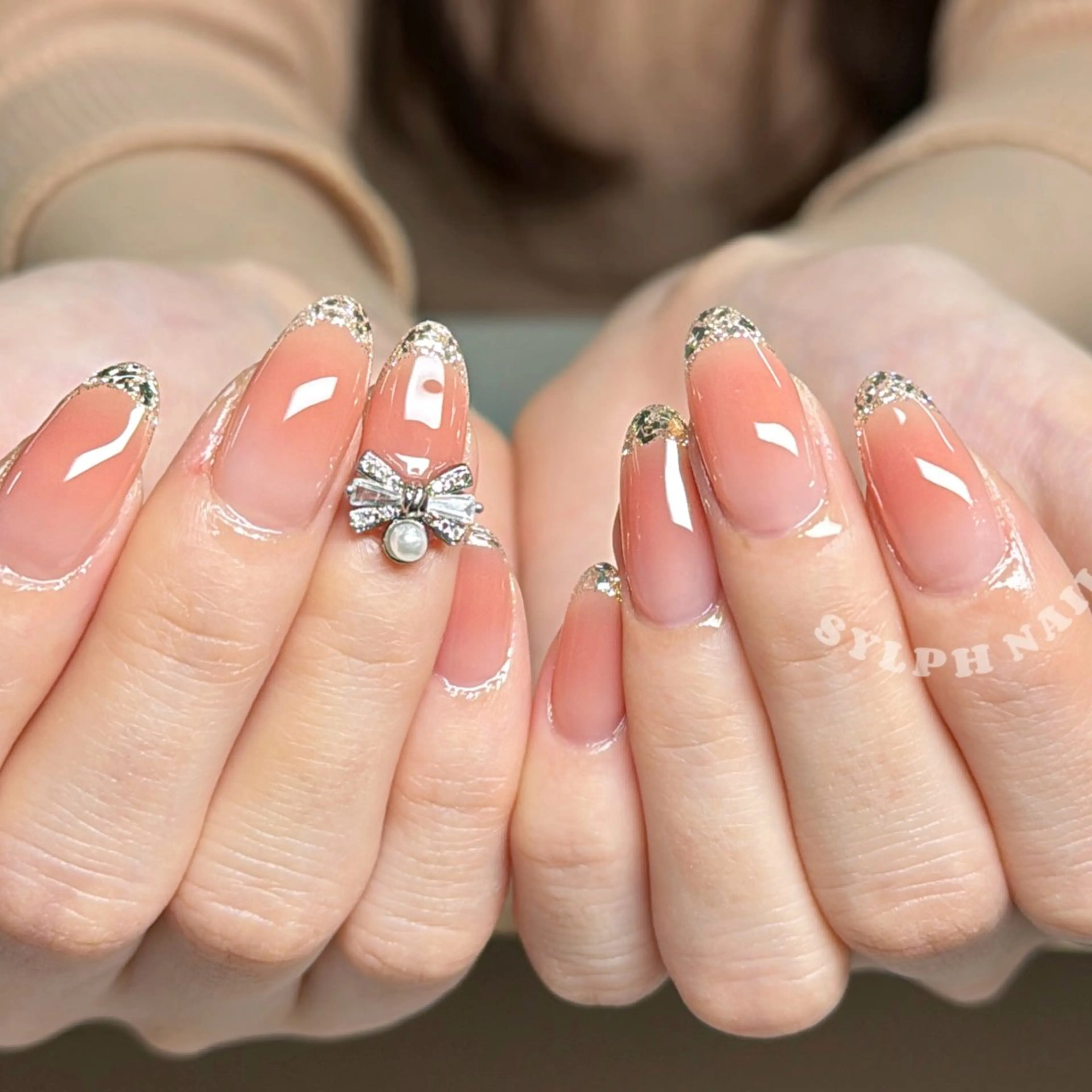 ネイル オーロラネイル 長さ出し フレンチネイル ジェルネイル ガラスフレンチ ハンドネイル Rela・S NAILのネイルデザイン