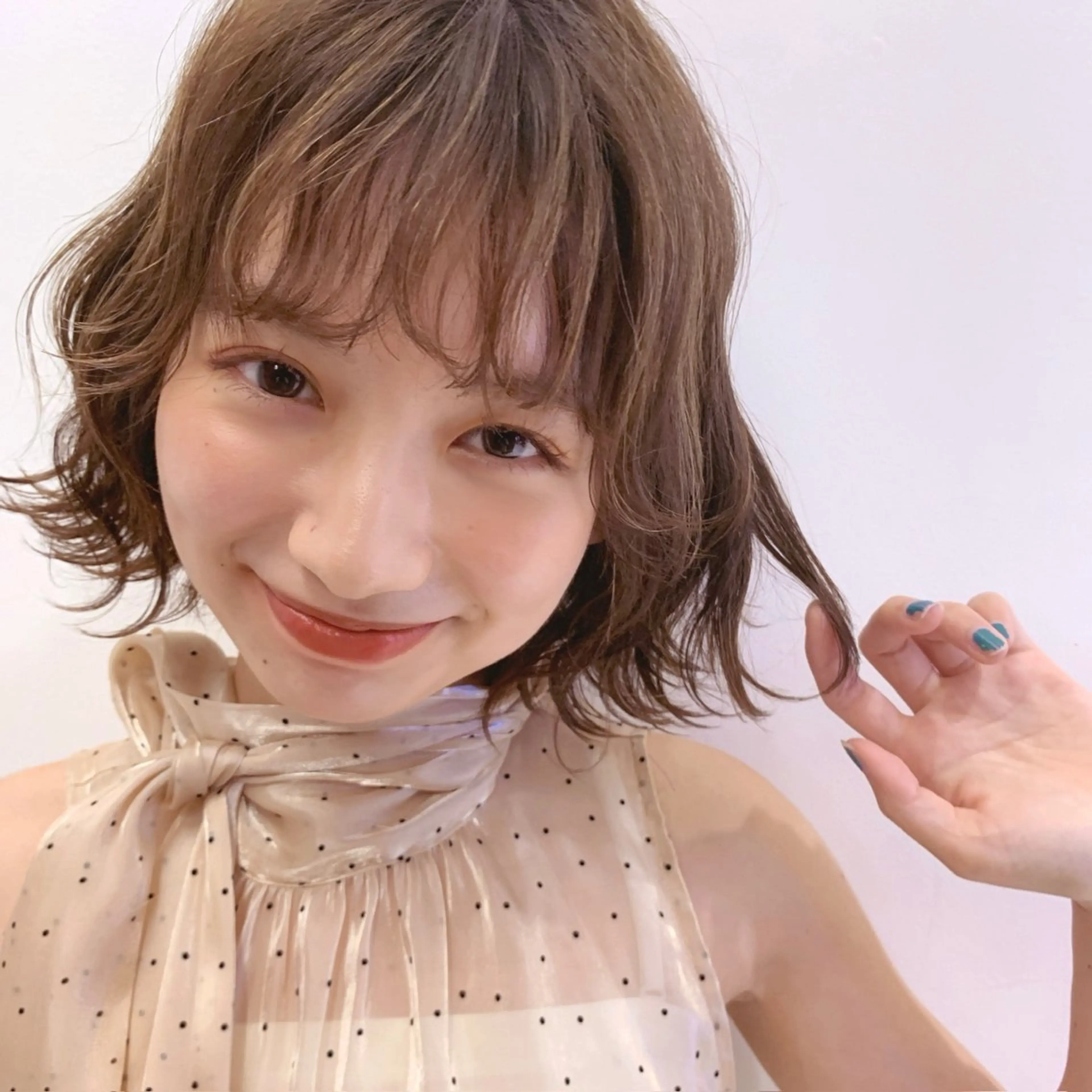 ミディアム ミディアムパーマ ボブ 髪質改善 韓国風ヘア 小顔カット コテ巻き/パーマ/艶 透明感/荻原凜太郎のヘアスタイル