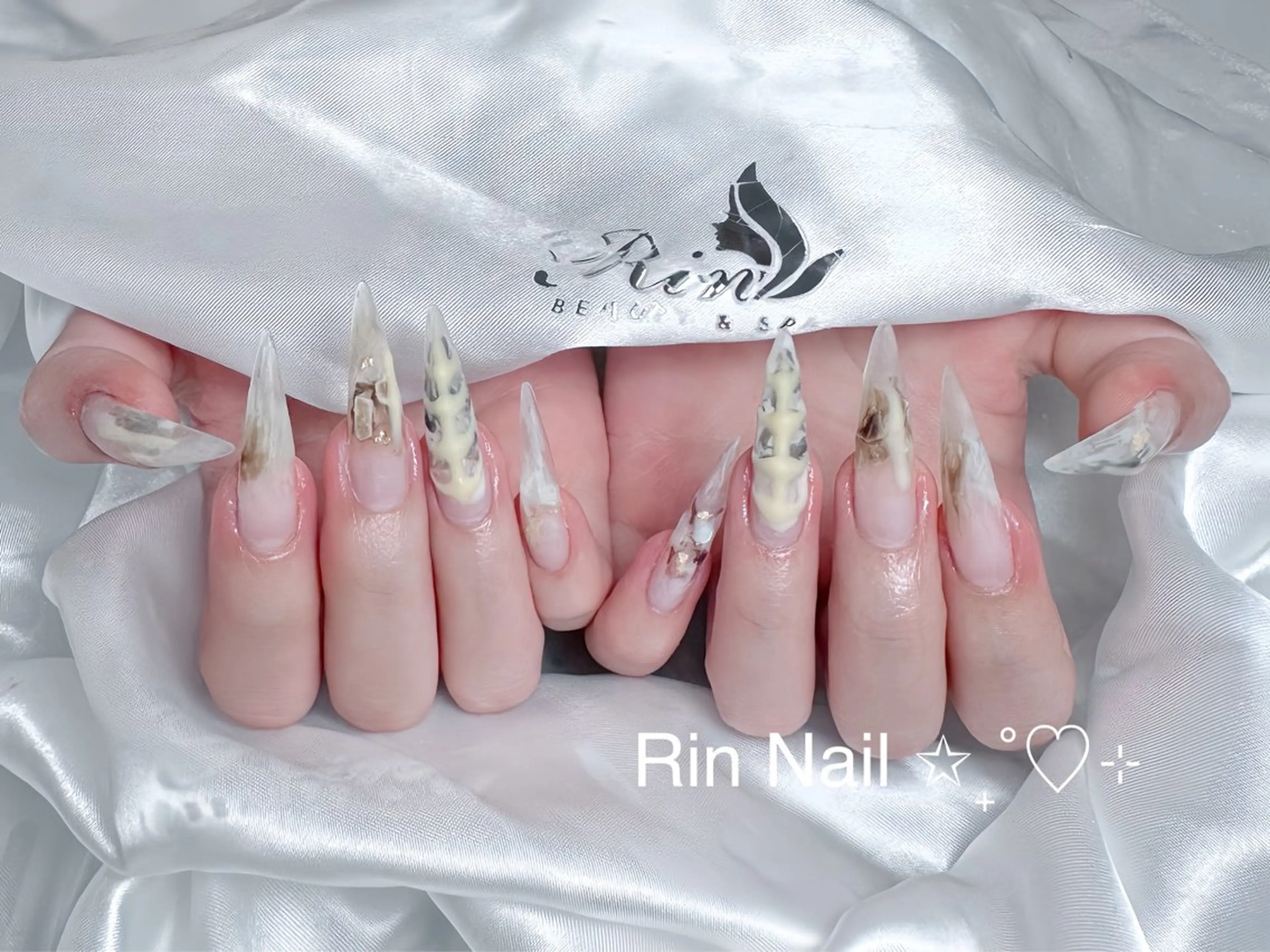 ネイル アートネイル 成人式 ロングネイル ニュアンスネイル スカルプネイル ハンドネイル Rin Nail 新大久保店のネイルデザイン
