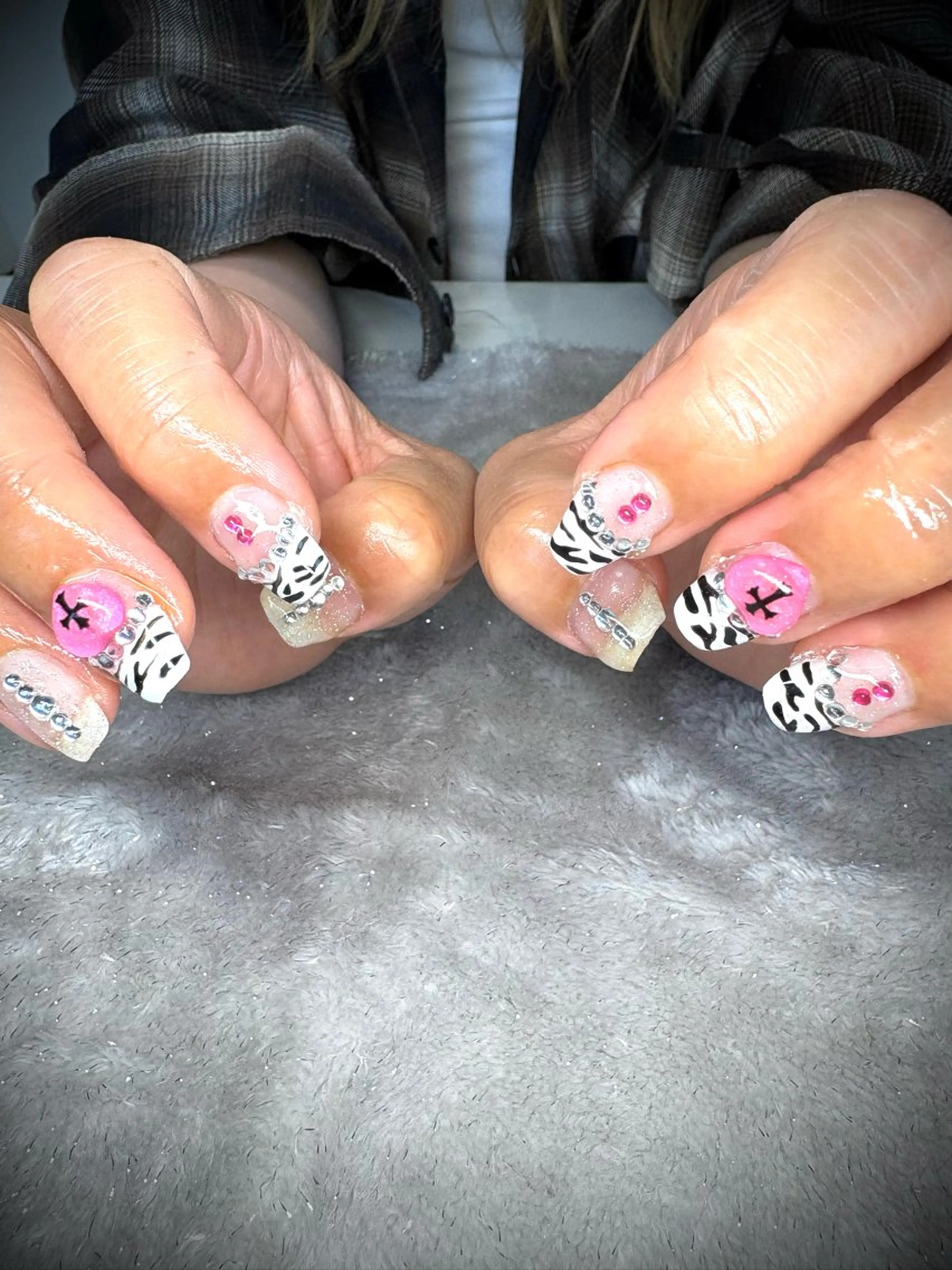 ネイル アニマル柄 フラッシュネイル フレンチネイル ハンドネイル nail.s misatoのネイルデザイン
