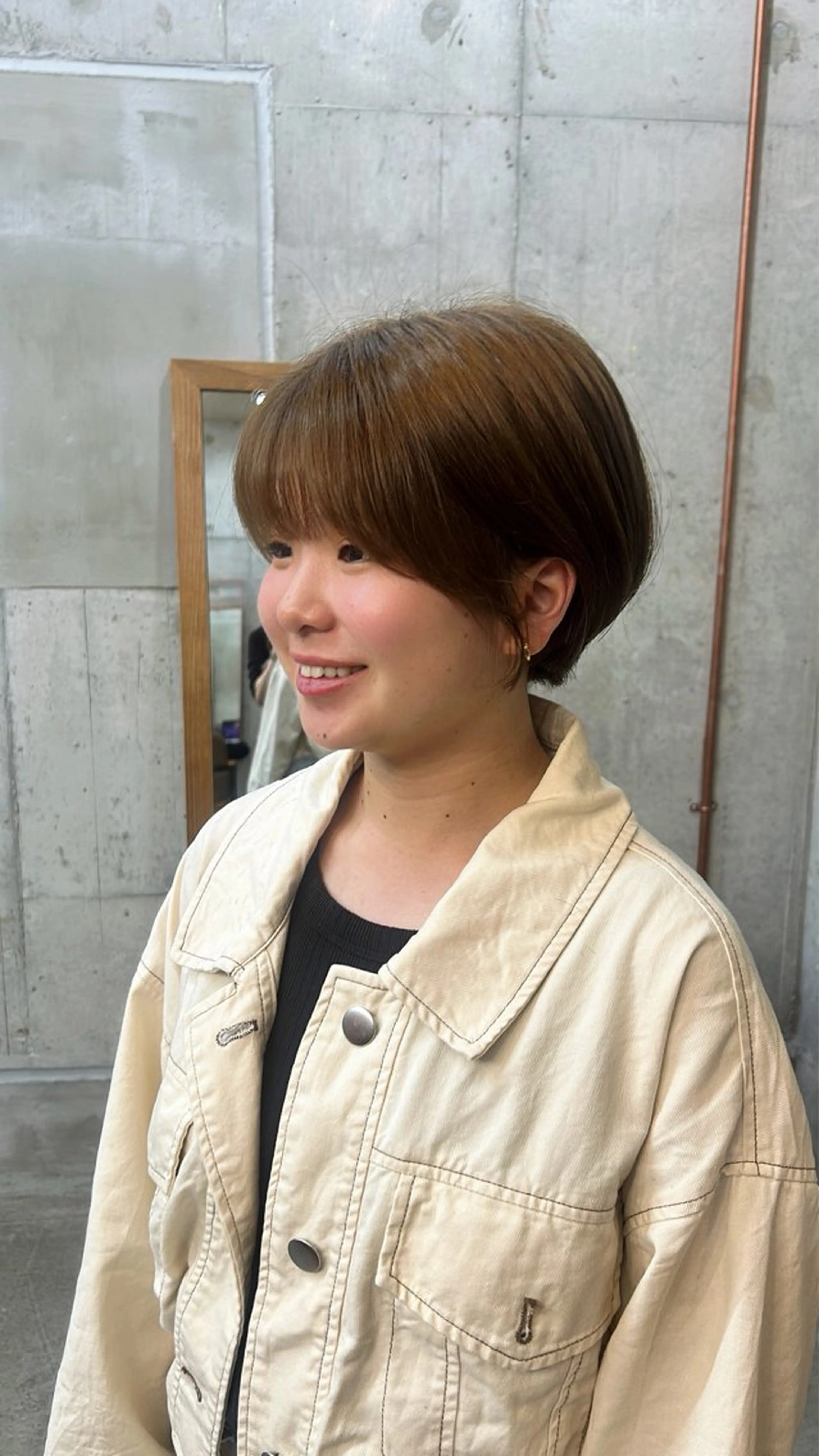 ショート カット 顔周りレイヤー/ ふわあいりのヘアスタイル