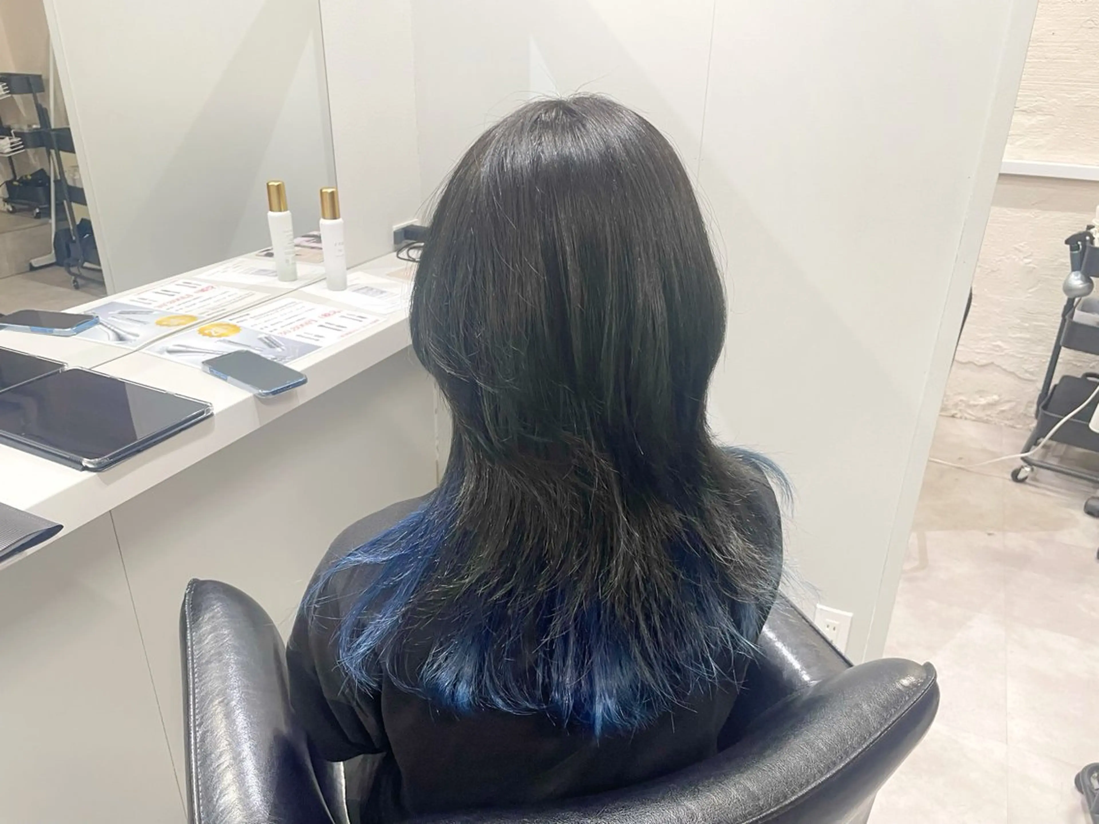 セミロング ウルフカット ヘアカラー tokute 中野真咲🐺のヘアスタイル