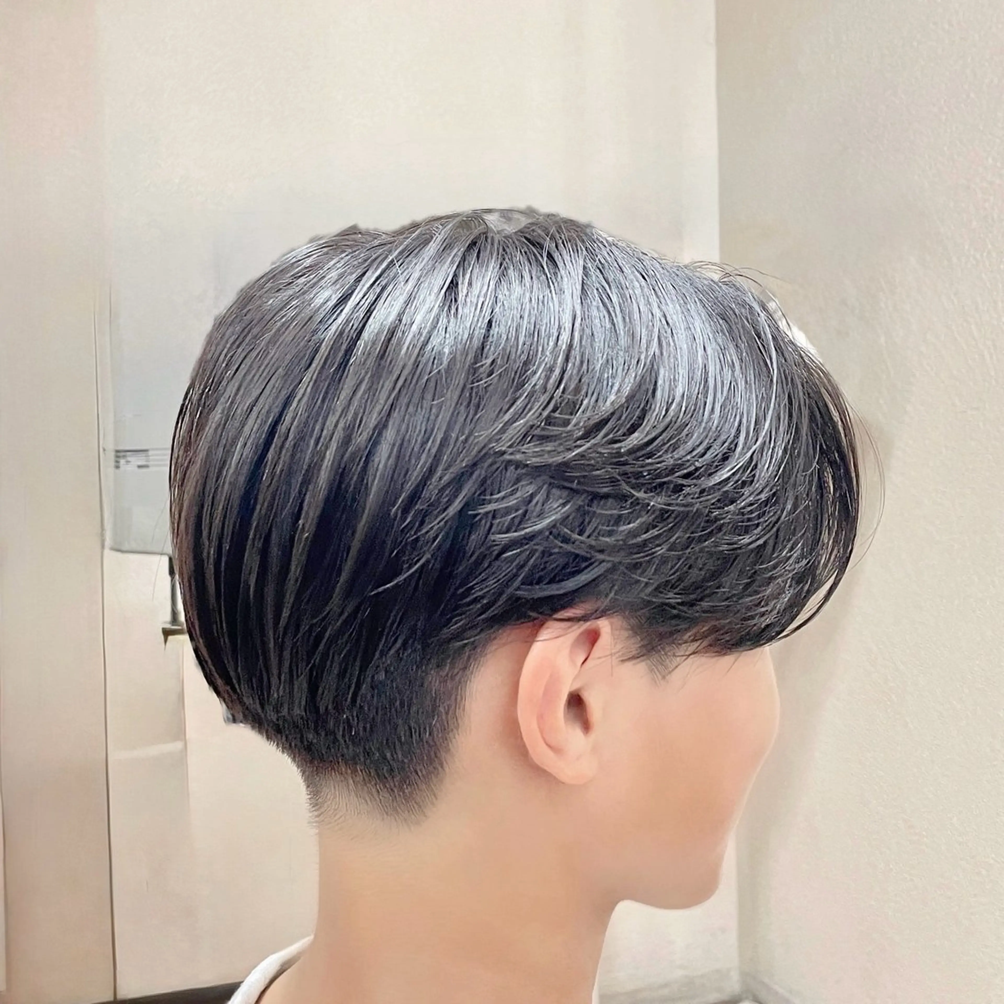 ミディアム パーマ メンズ ミディアムパーマ センターパート メンズパーマ 刈り上げ ニュアンスパーマ カット 🇰🇷メンズ特化 / SHINのヘアスタイル