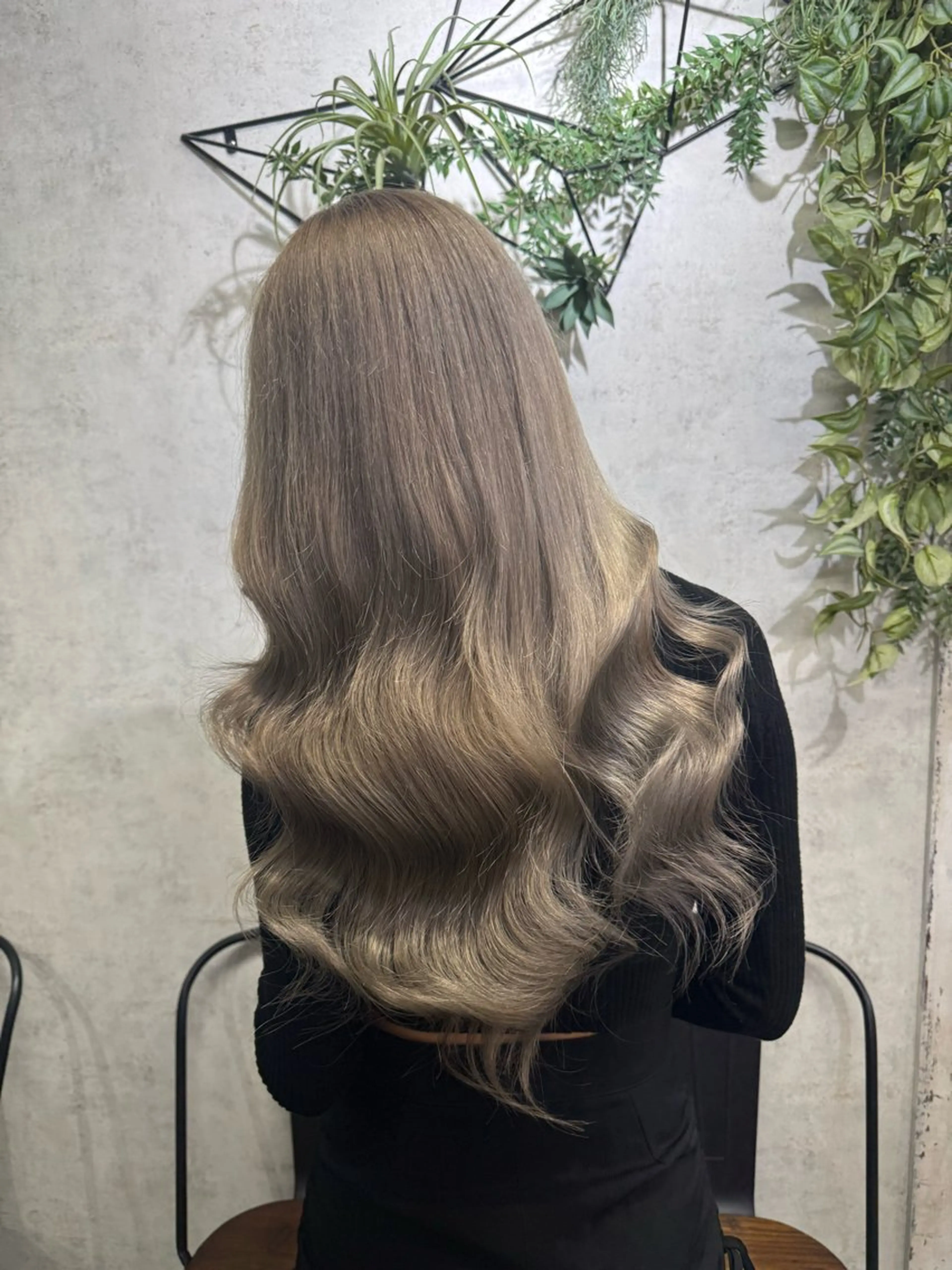 ロング 横浜🦋ハイトーン 🫐シャドウルーツのヘアスタイル