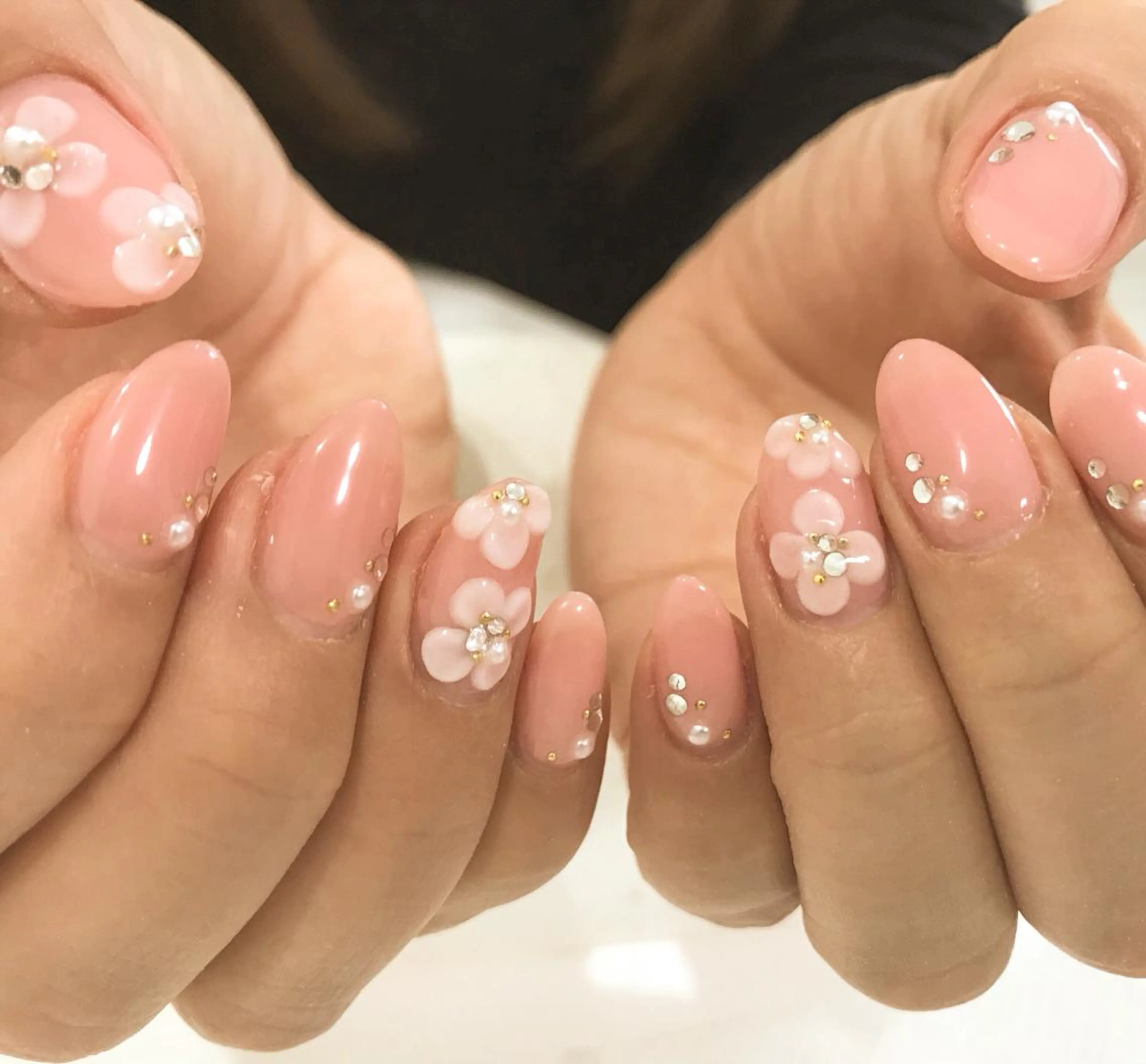 ネイル フットネイル ピンク シンプルネイル 春ネイル ホワイト nail fufla ♡yamane♡のネイルデザイン