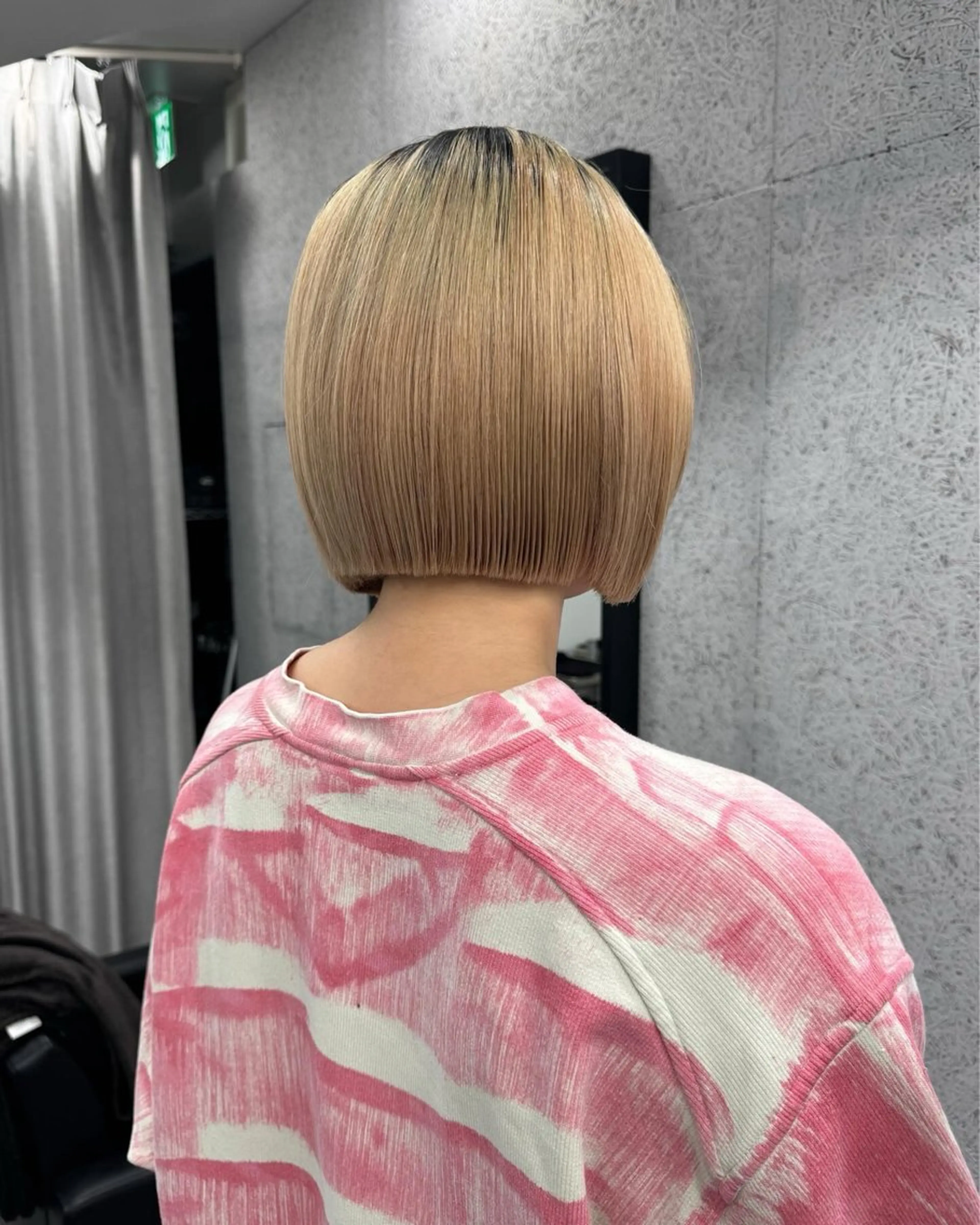 ミディアム 切りっぱなしボブ レイヤー/縮毛矯正のヘアスタイル