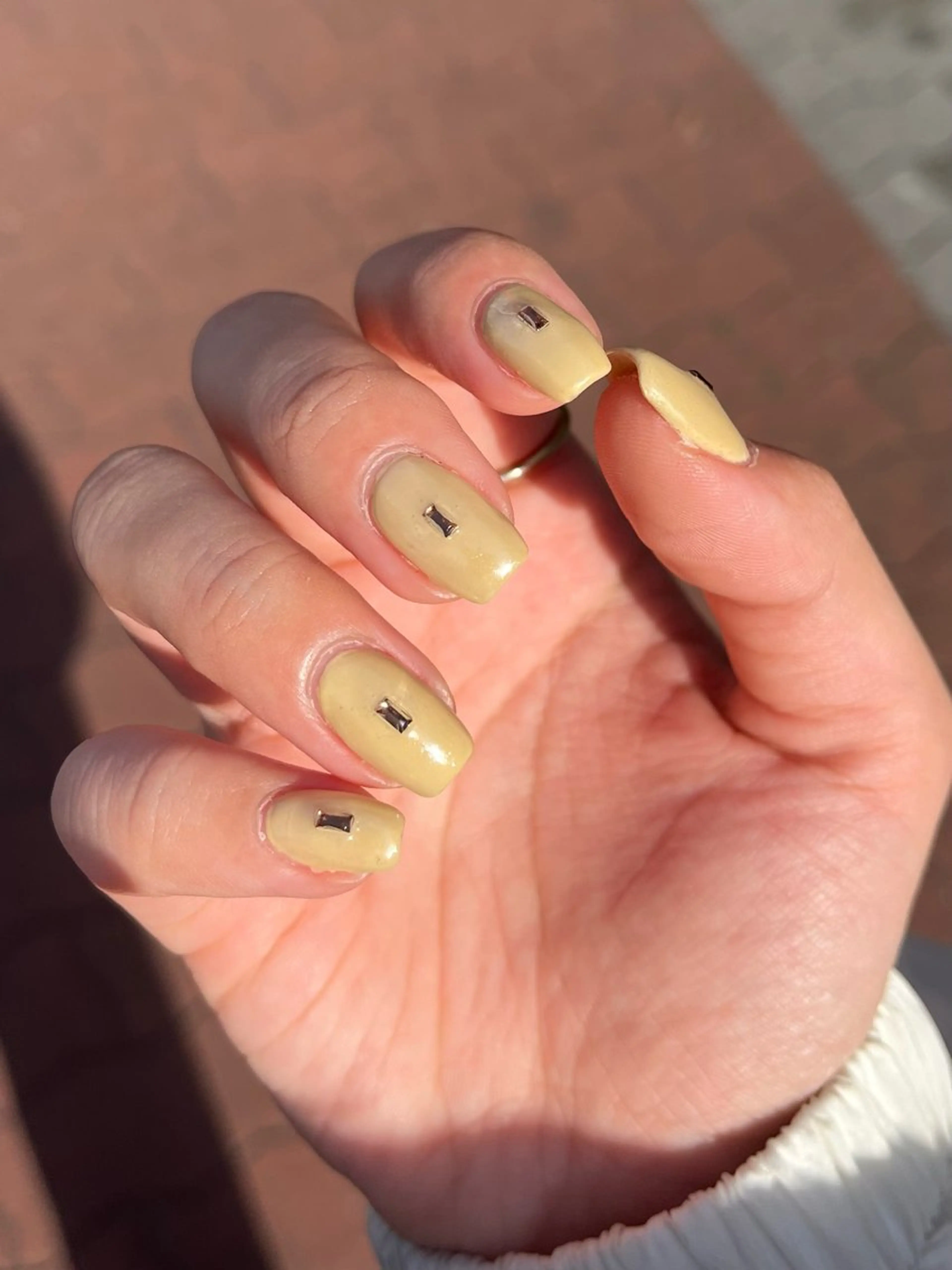 ネイル ニュアンスネイル ワンカラーネイル 春ネイル 黄色 ハンドネイル share salon reir　(ルレイル)所属・rio nailのネイルデザイン