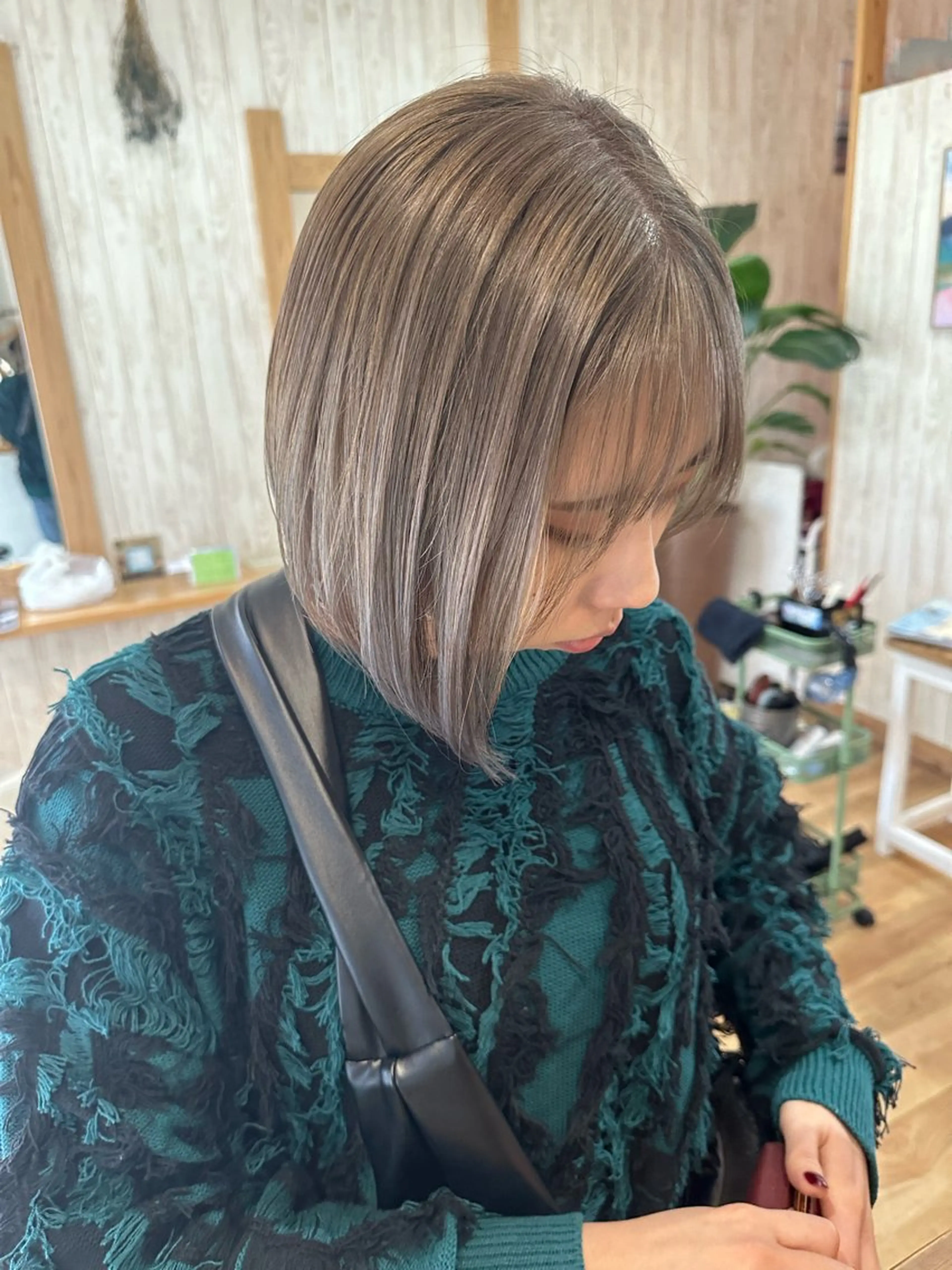 ショート カラー ブリーチ グレージュ hair &make EPICRUMIのヘアスタイル