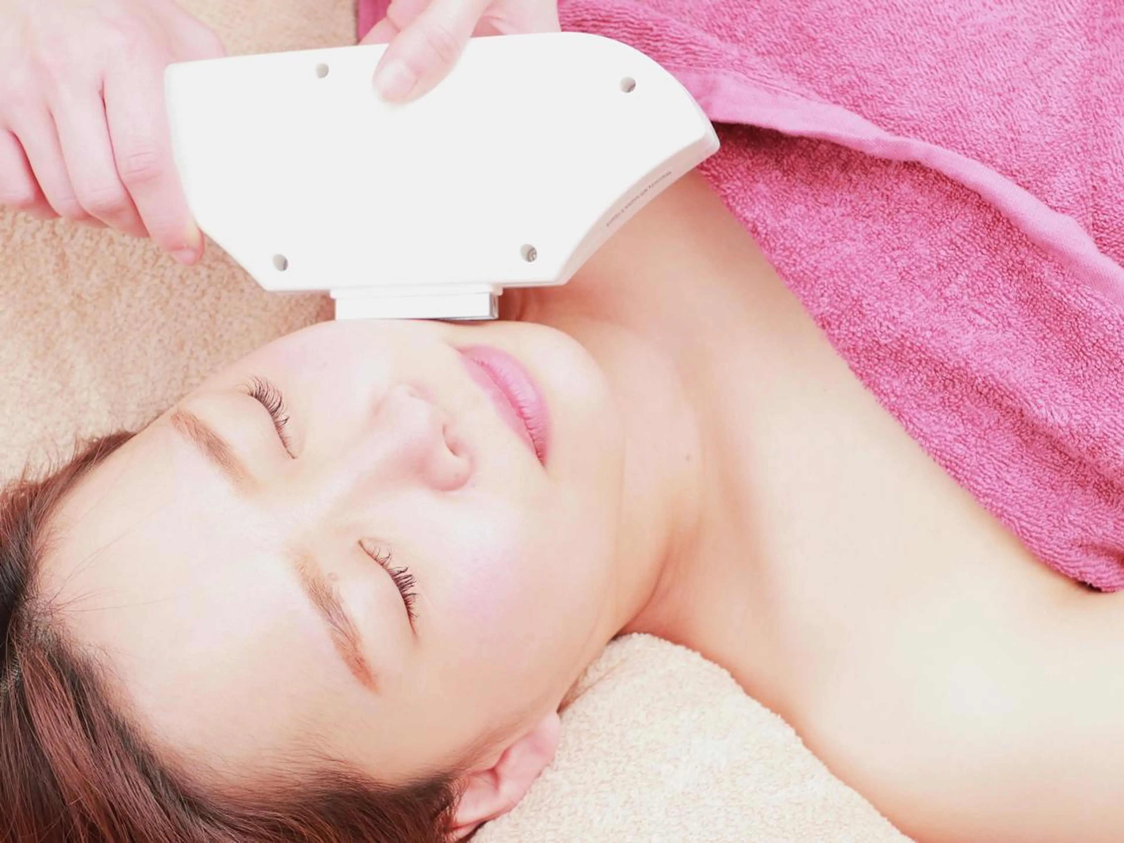 水光肌✨うる艶肌✨RFフォト❤️シミ,ニキビ,毛穴,くすみ,たるみに効果的です✨お仕上げはシートマスクで🎶レディースの写真