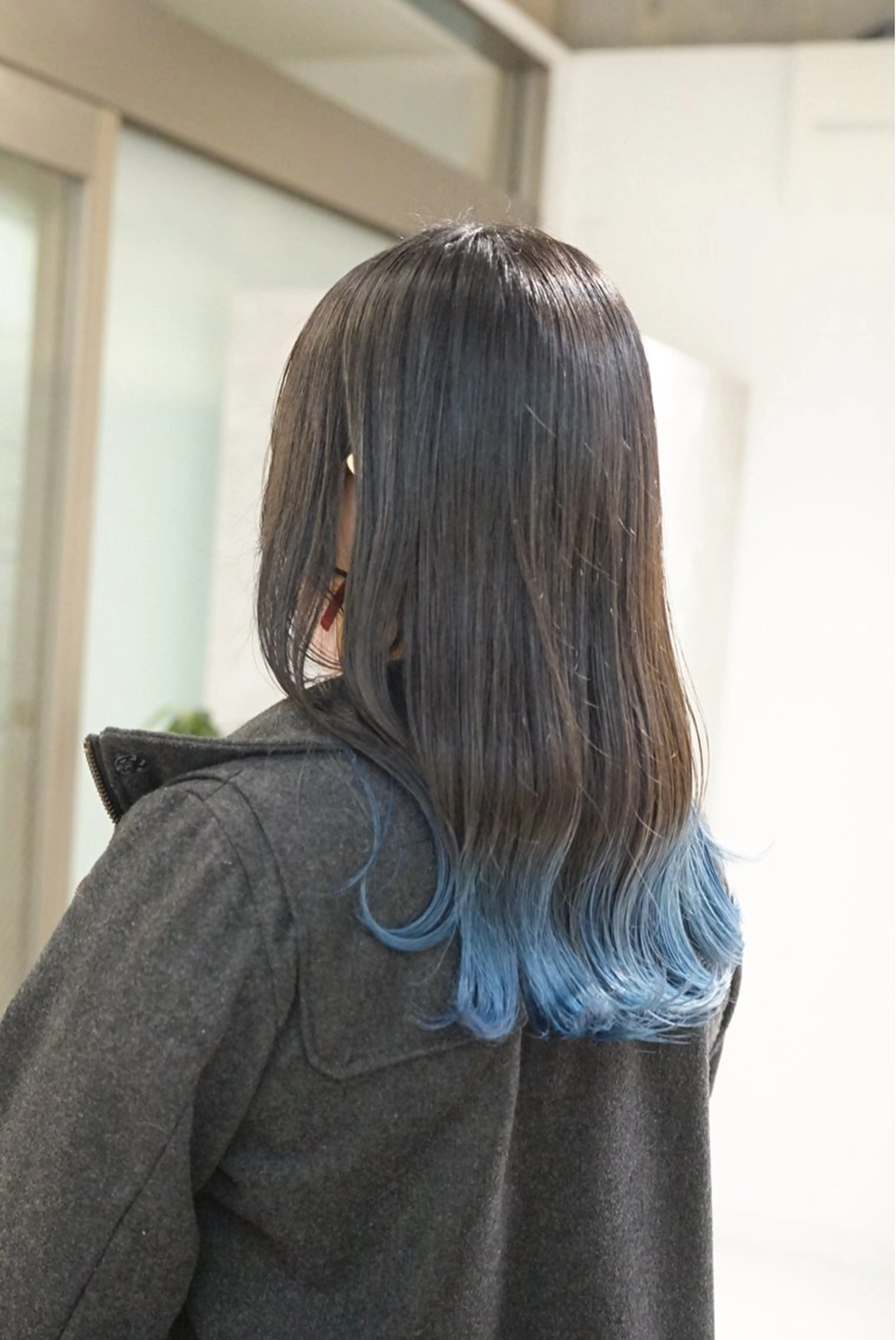 セミロング カラー 月100人以上 髪質改善施術｜谷口のヘアスタイル