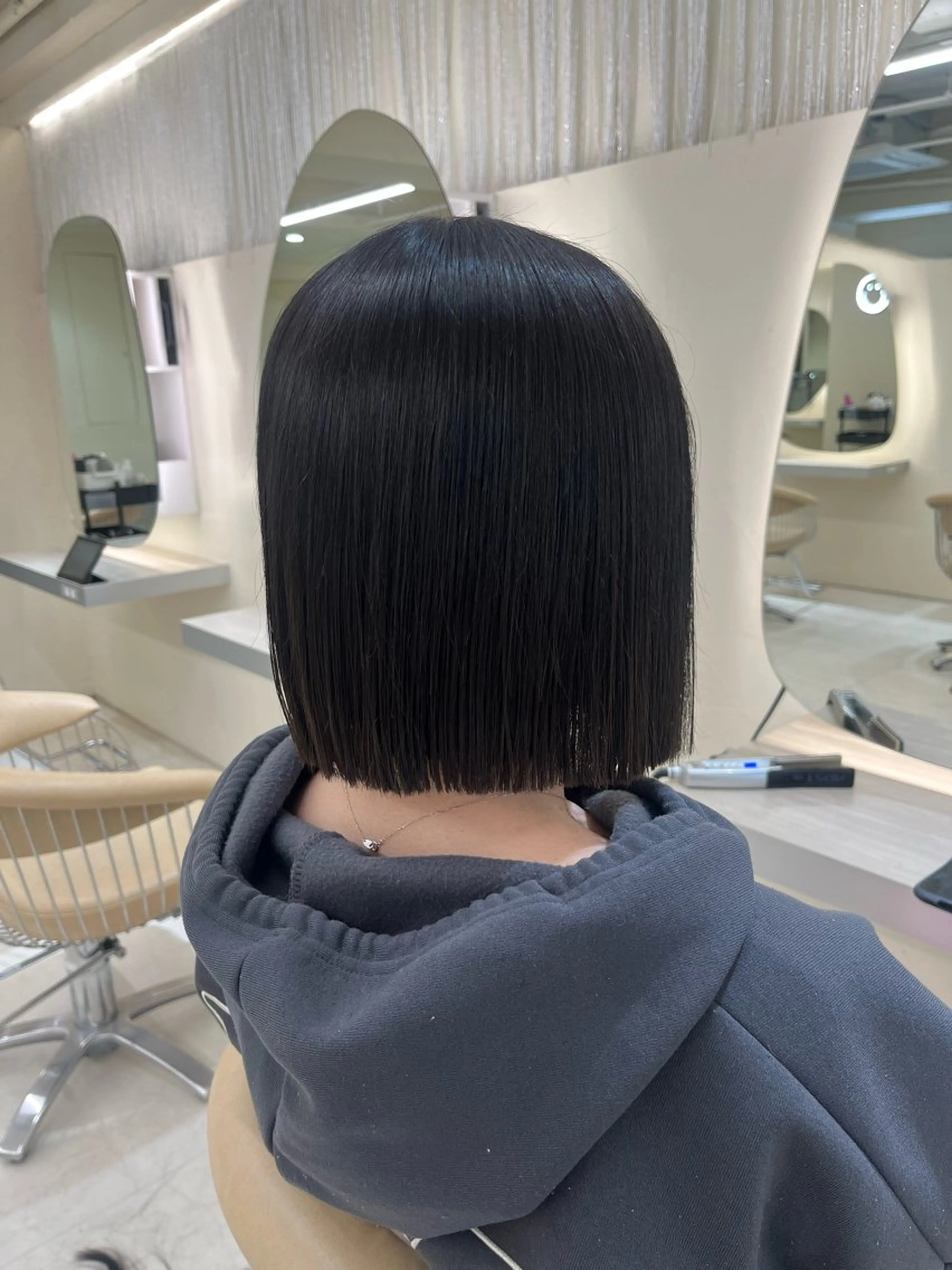 ミディアム カット トリートメント 切りっぱなしボブ/ 艶カラー/綾莉のヘアスタイル