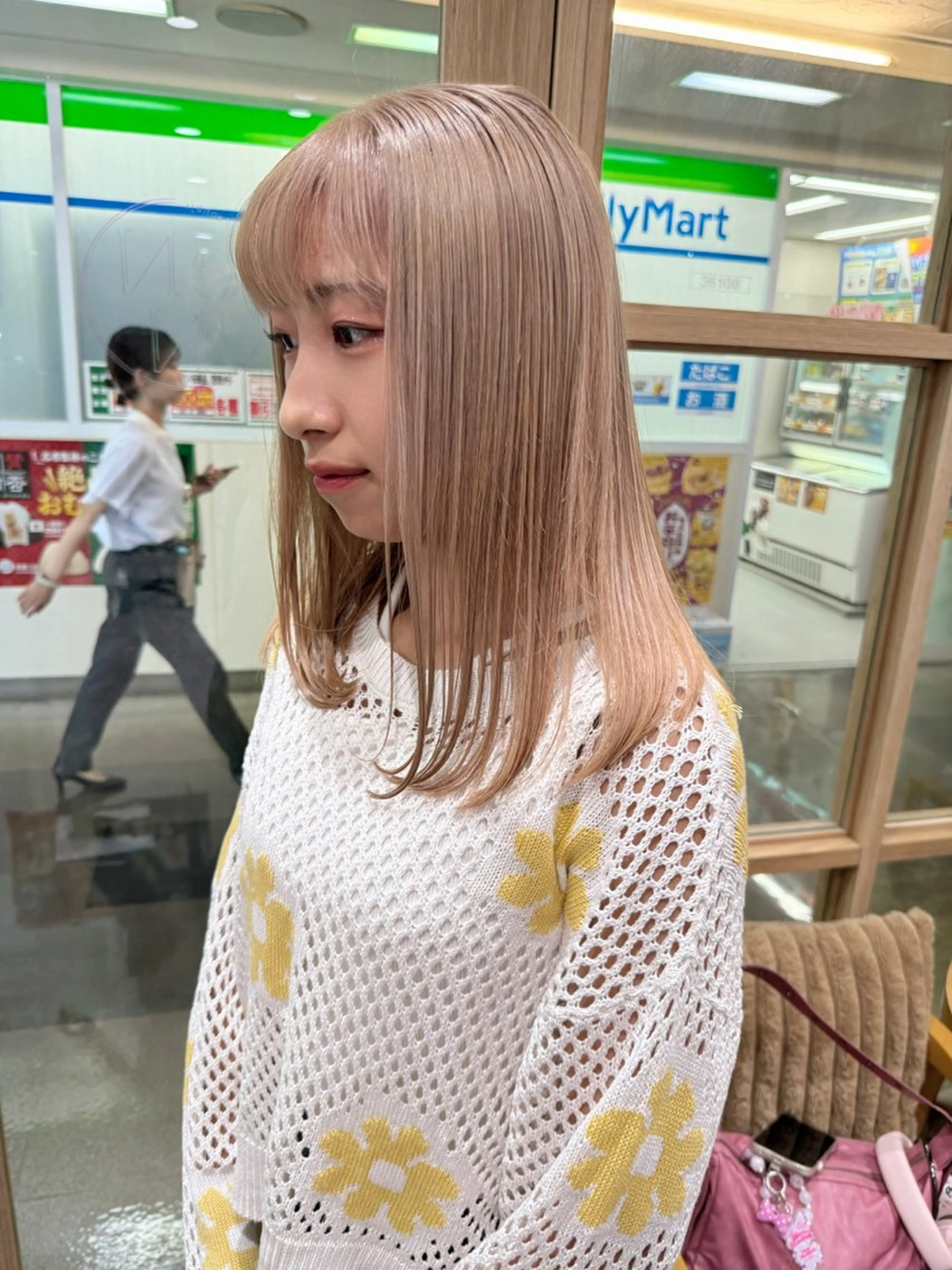 ミディアム カラー 💛透明感ハイトーン /ブリーチ縮毛💛のヘアスタイル
