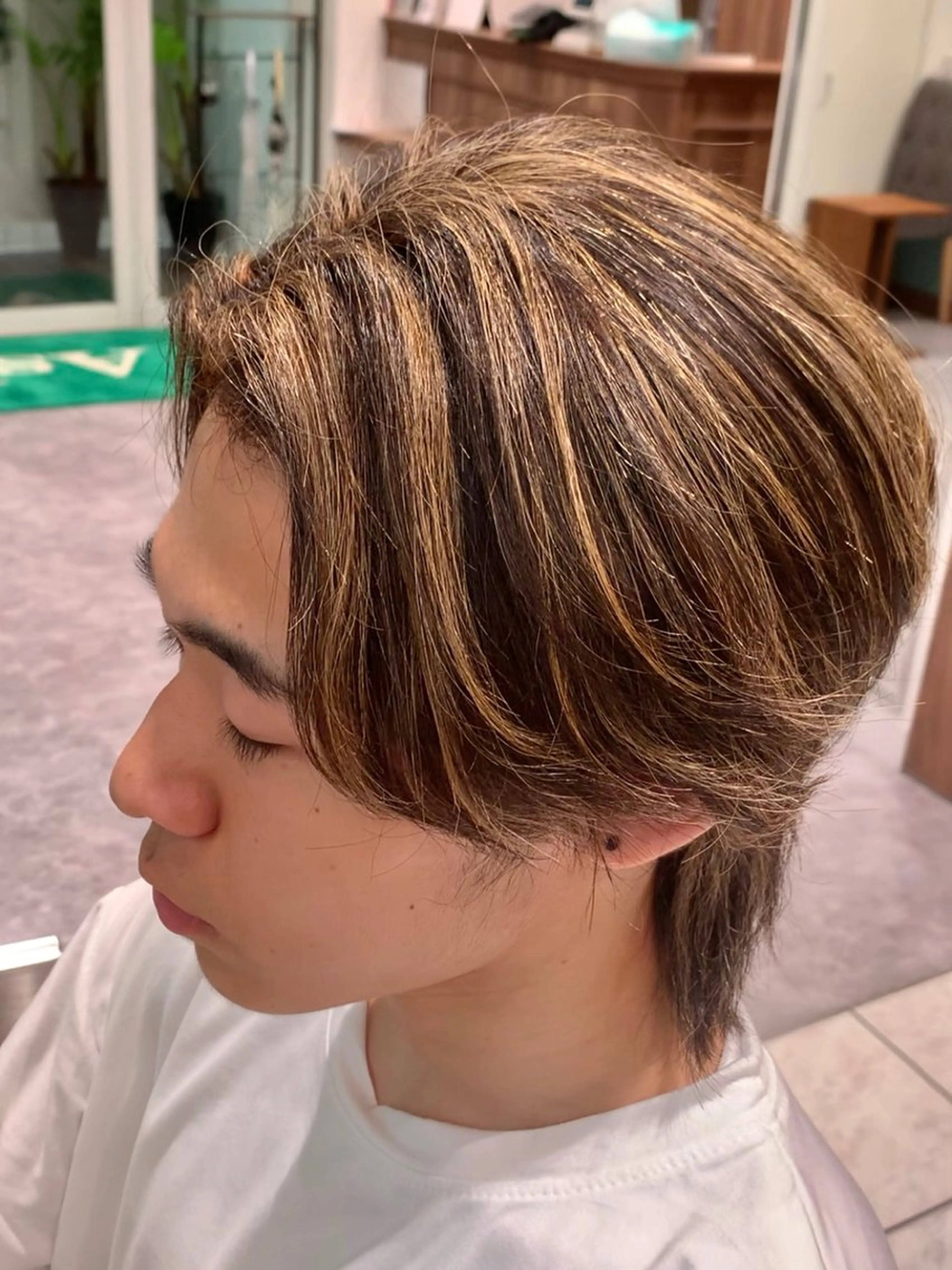 《ハイライト》一色じゃ物足りない方💜ダブルカラー➕ケアブリーチハイライト➕トリートメント付き🌈の写真