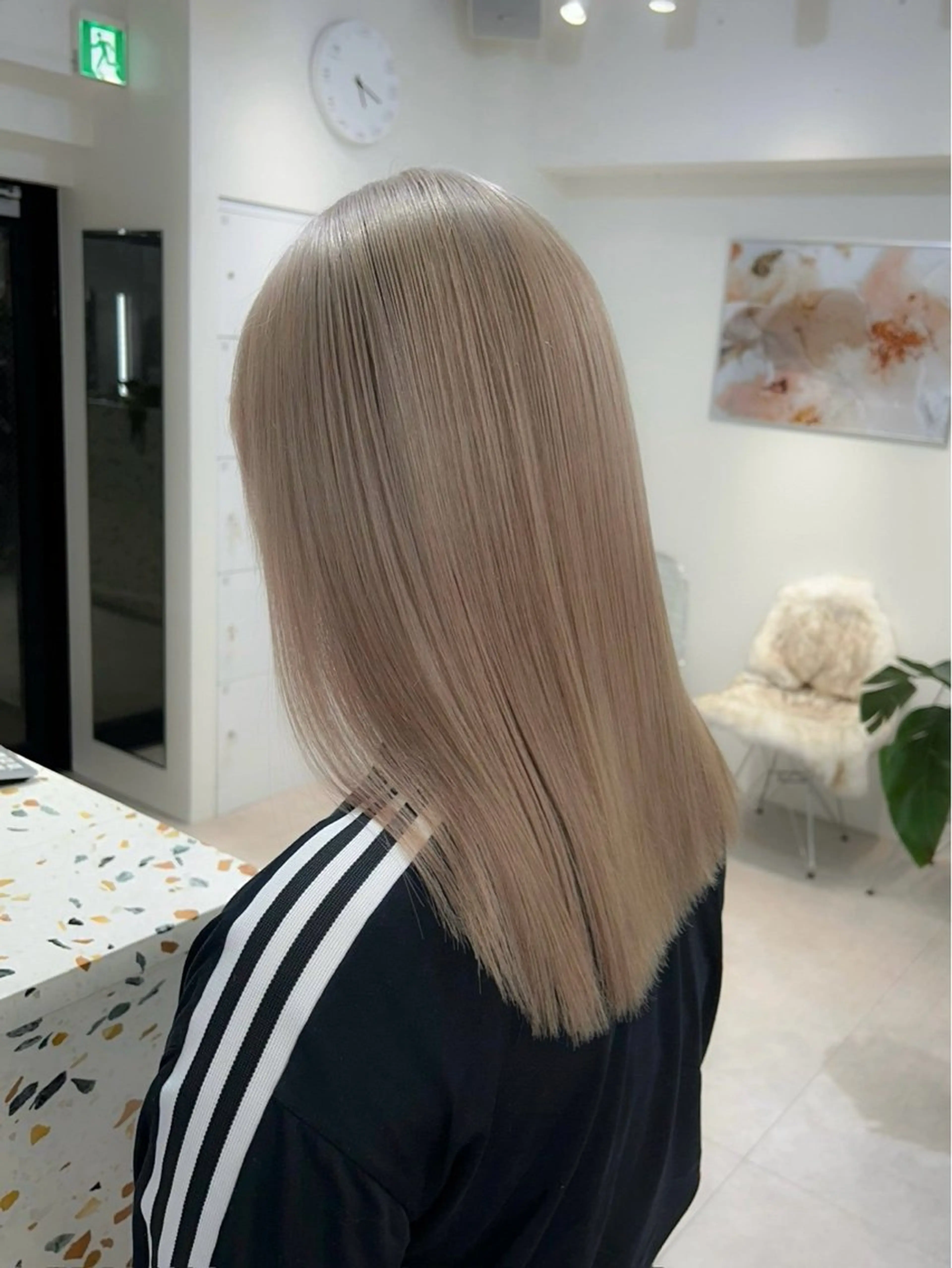 セミロング 大人の海外ハイライト coconoのヘアスタイル