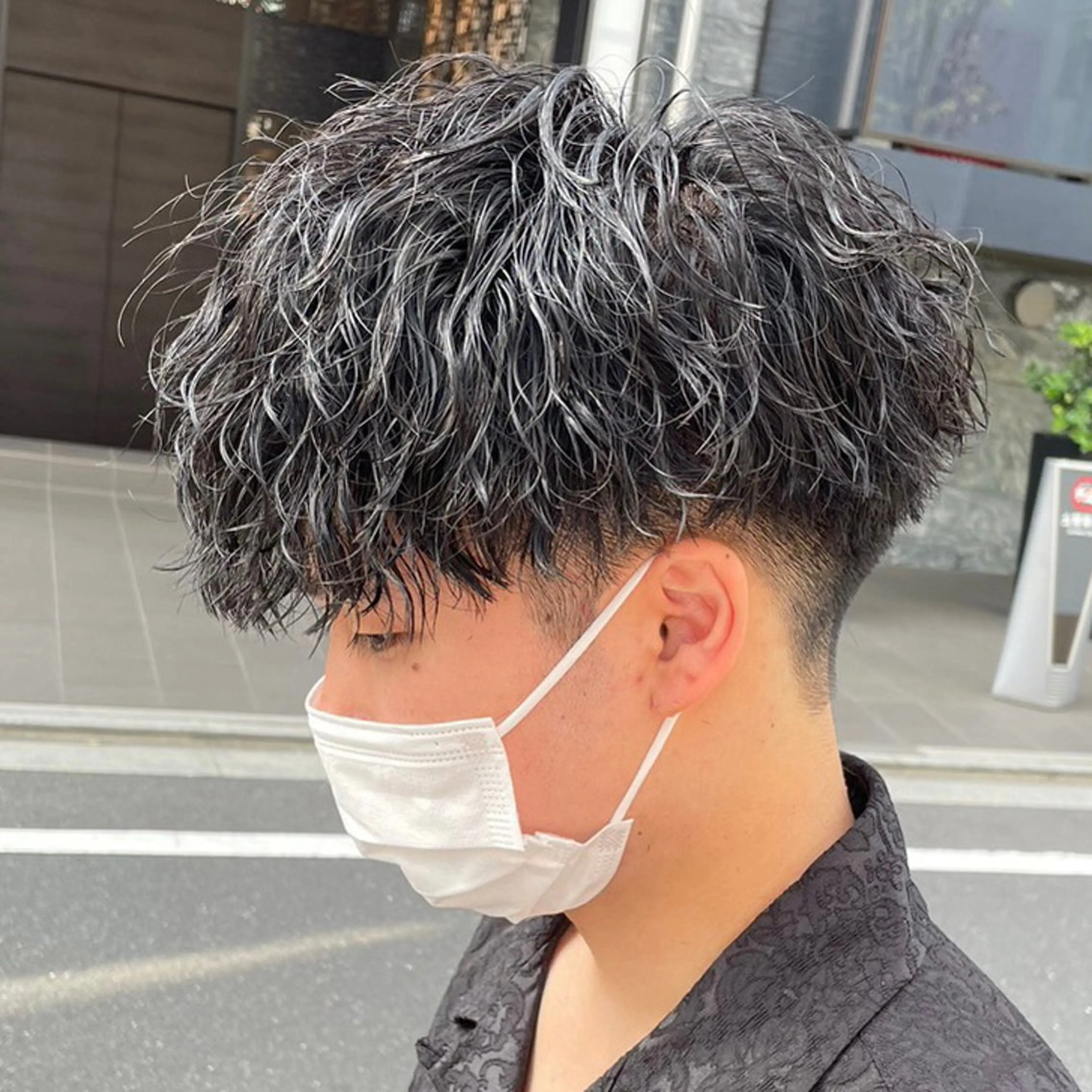 ショート カラー パーマ ヘアアレンジ メンズ メンズブリーチ センターパート メンズインナーカラー メンズ韓国風 メンズパーマ 仕上がり満足度No. 1🔥BLUCK🔥のヘアスタイル