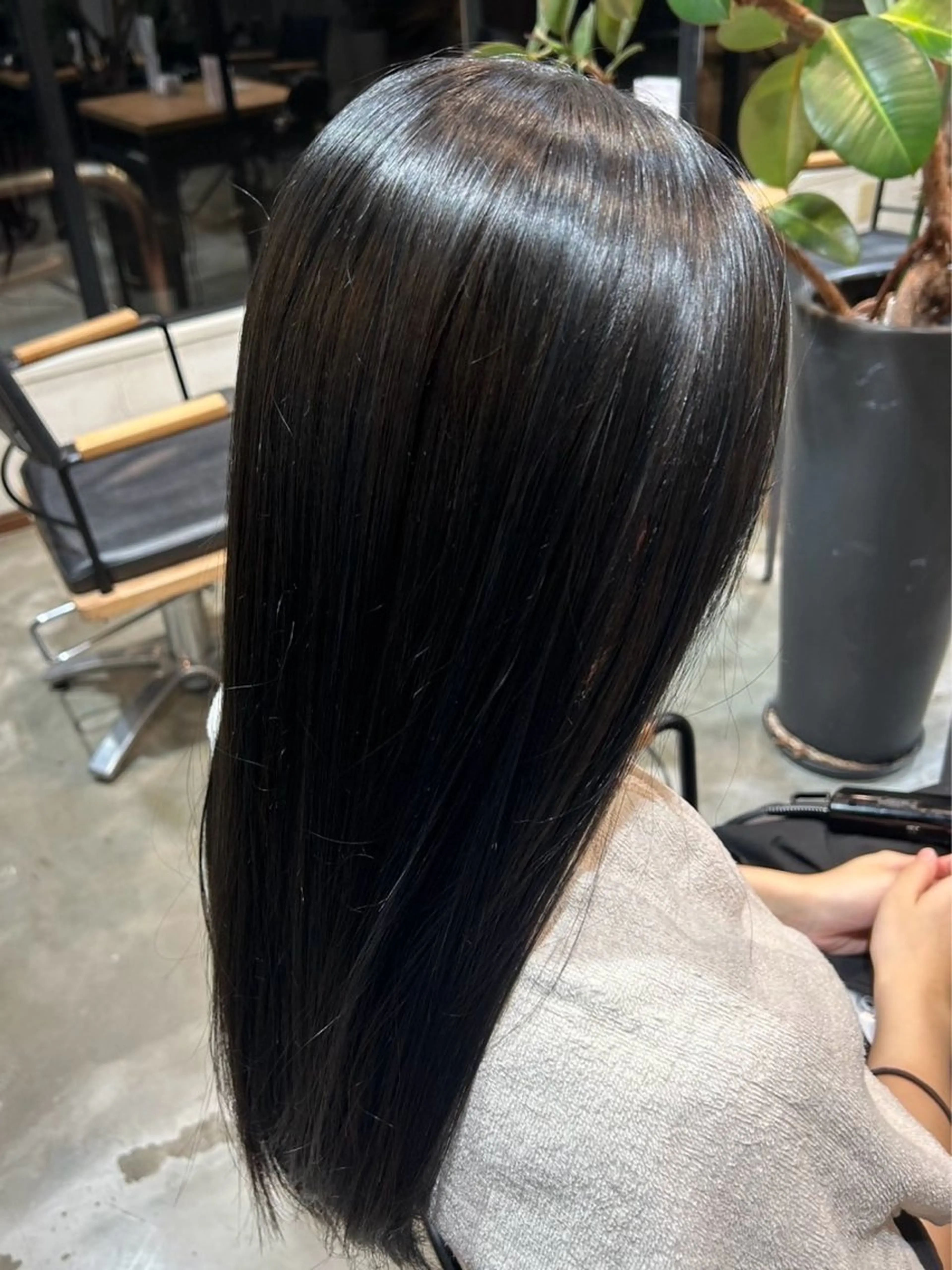 カラー 黒髪 ブルーカラー ブルーブラック カラーモデル募集中 /江利川紫音のヘアスタイル