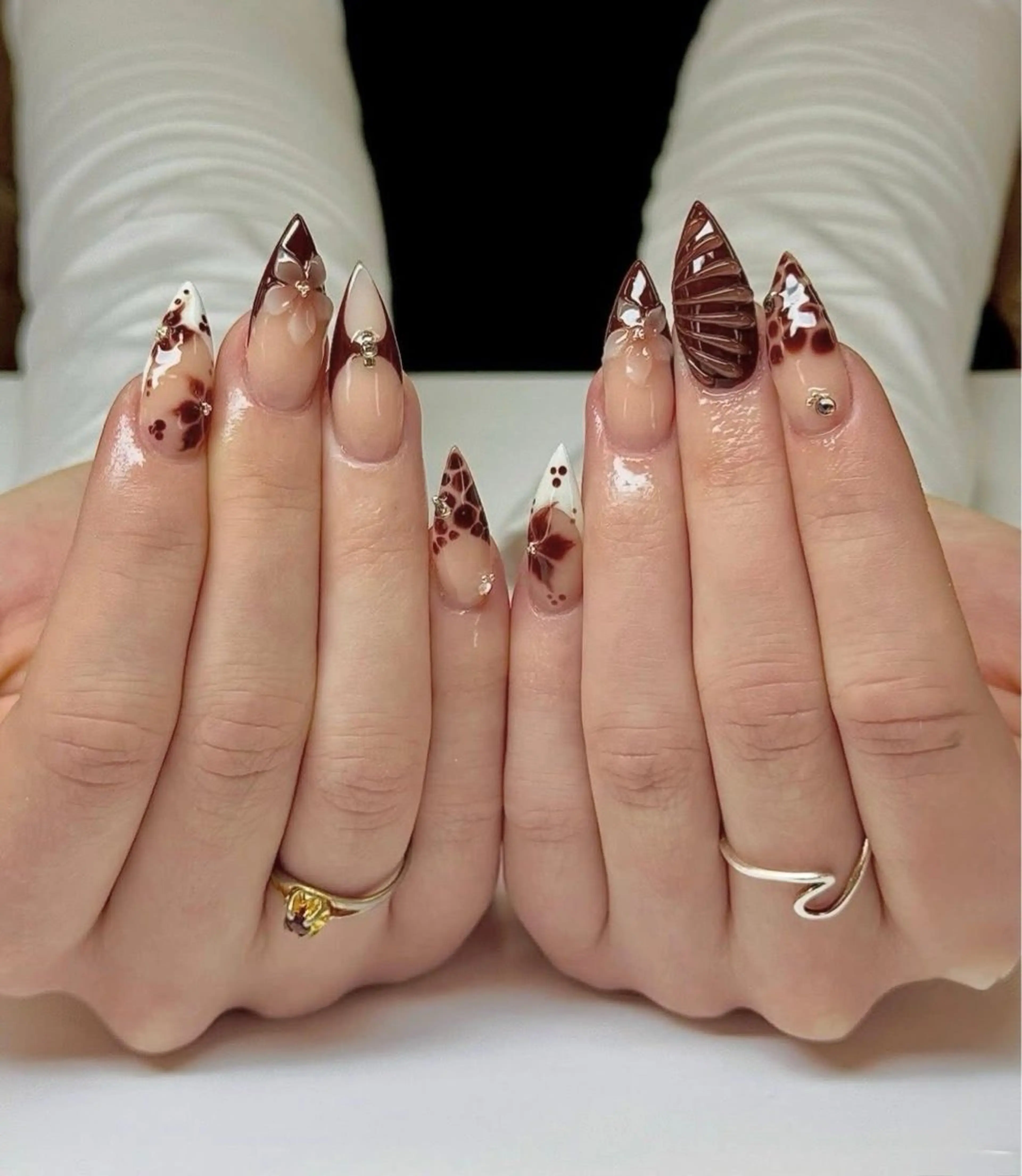 ネイル ボルドー チークネイル 成人式 フレンチネイル キラキラネイル Kawaii _Nailのネイルデザイン