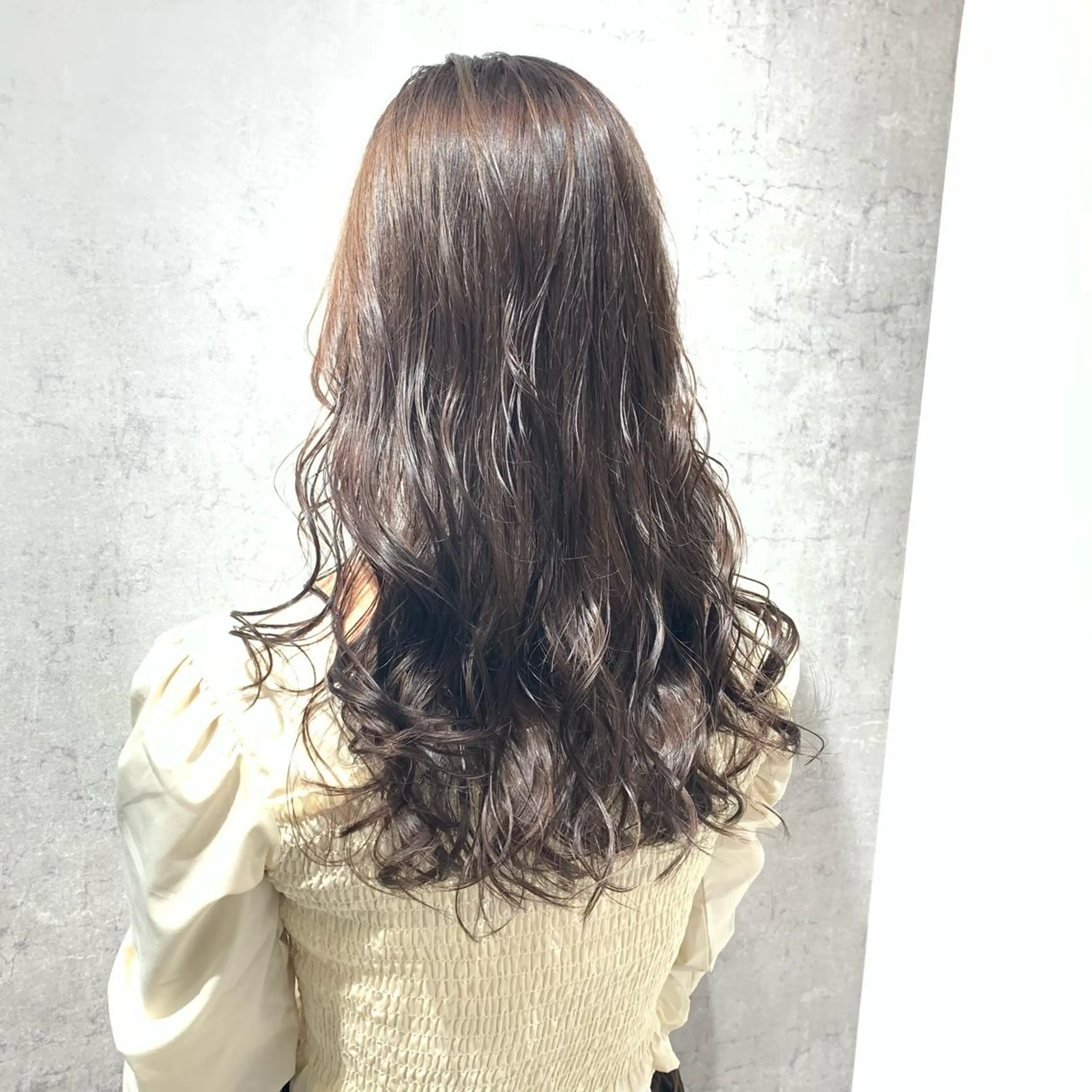 ミディアム カラー パーマ ヘアアレンジ メンズ キッズ ネイル マツエク・マツパ メンズブリーチ メンズハイライト メンズインナーカラー メンズ韓国風 アディクシーカラー 切りっぱなしヘアボブ ミディアムヘアRYOのヘアスタイル