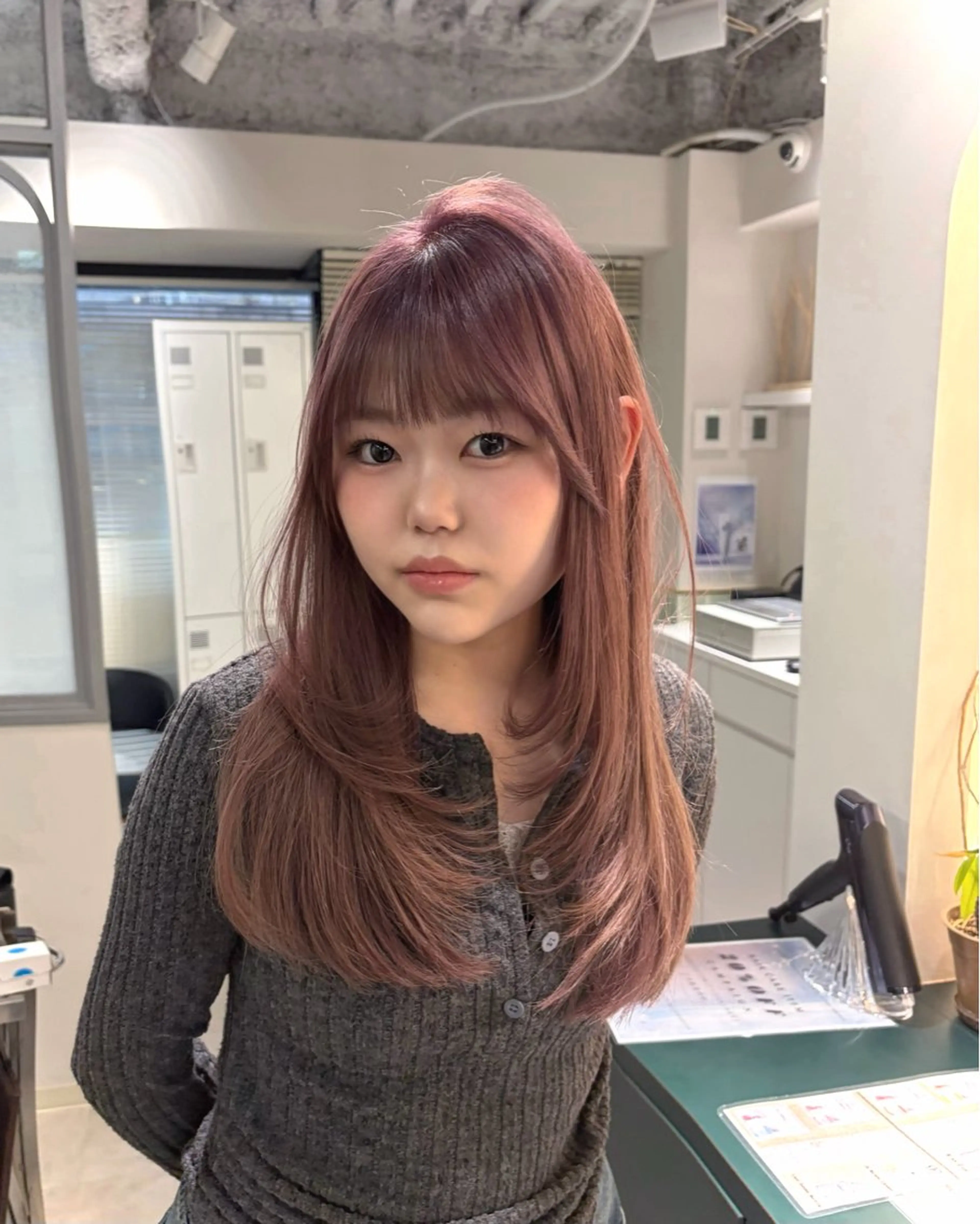 ロング カラー ベージュカラー ブリーチ 透明感カラー ブリーチなしカラー ピンクカラー カット ヘアカラー トリートメント ヘッドスパ ヘアセット 盛れる艶カラー× レイヤーカット/咲来のヘアスタイル