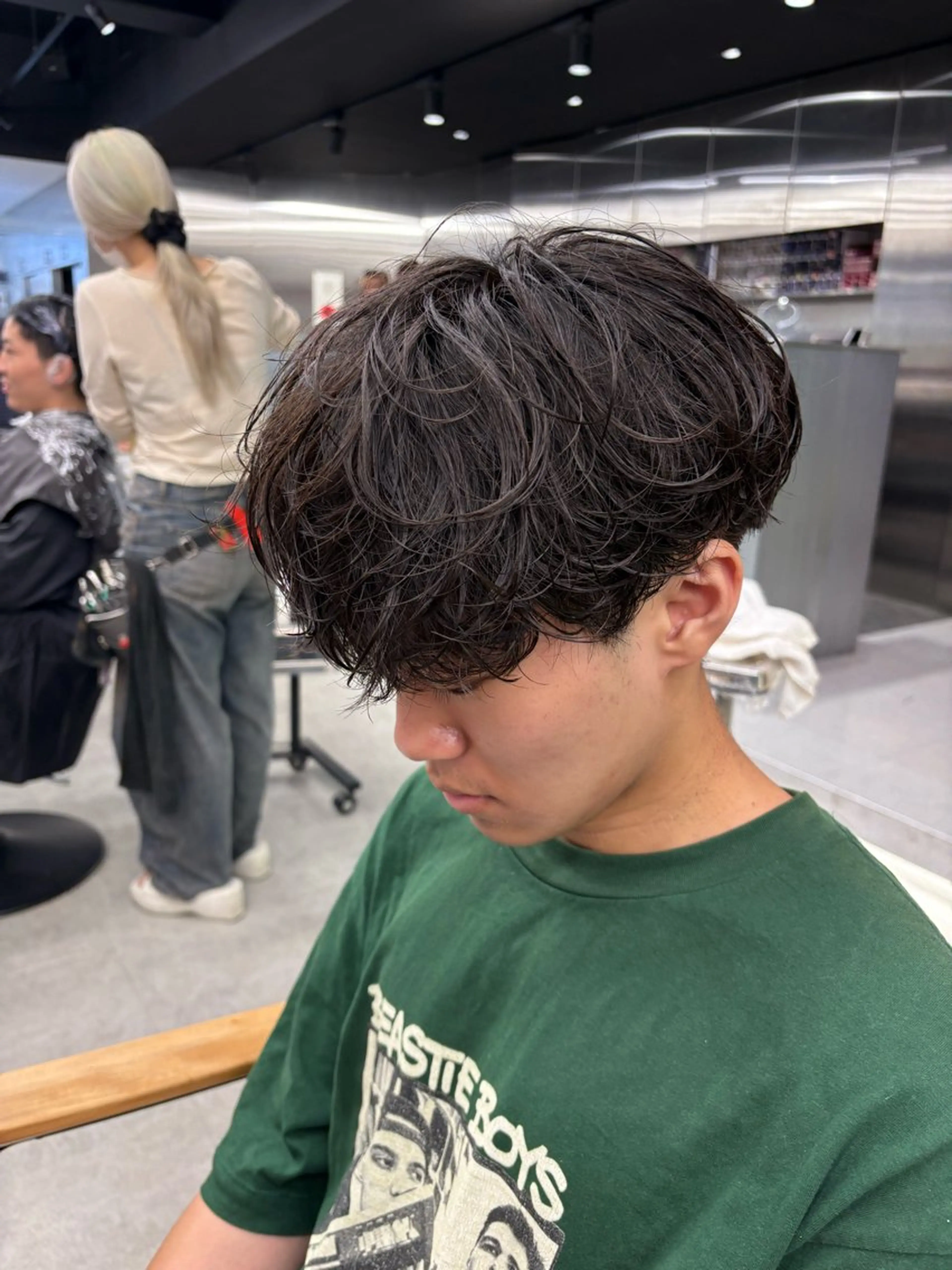 ショート パーマ メンズ メンズパーマ プードルパーマ 学生（メンズ向け） スパイキーショート 波巻きパーマ カット パーマ シャドウパーマ/ ルーズパーマ/メンズのヘアスタイル