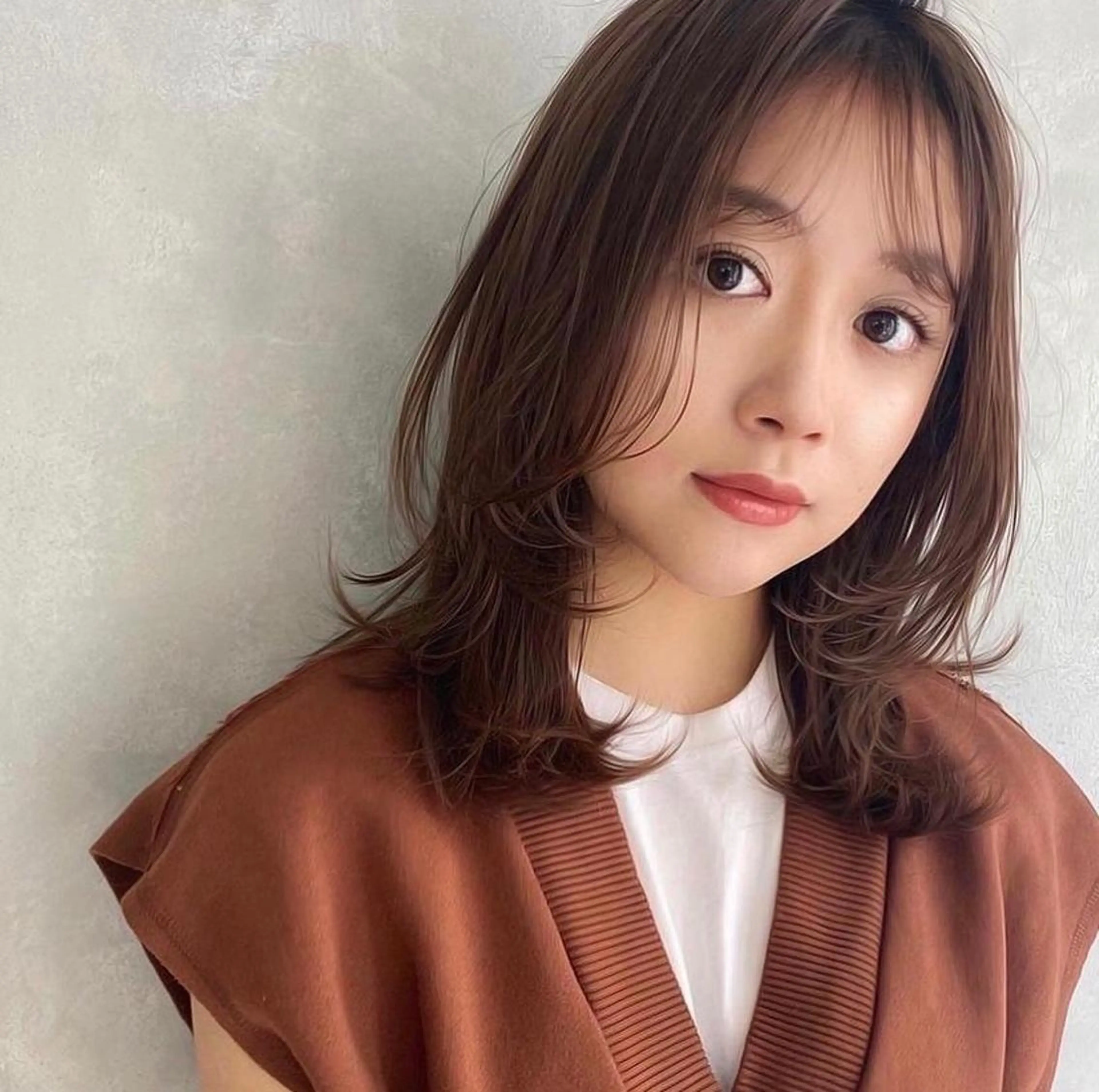 ミディアム 顔まわりレイヤー レイヤーカット 小顔カット 小顔ボブ&レイヤー 特化🤎RISAのヘアスタイル