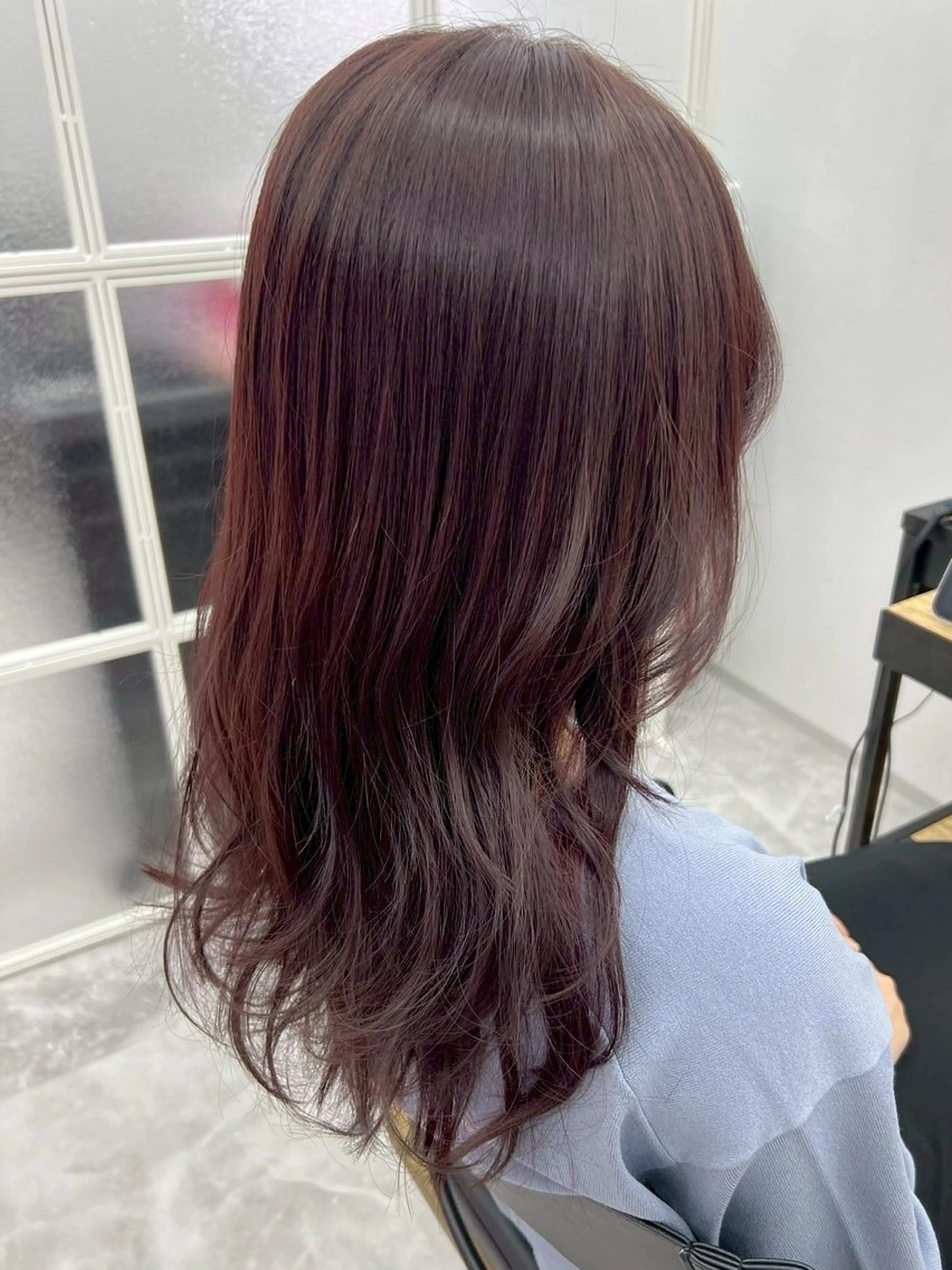 ミディアム バイオレットブラウン ヘアカラー トリートメント 岸下 理緒のヘアスタイル