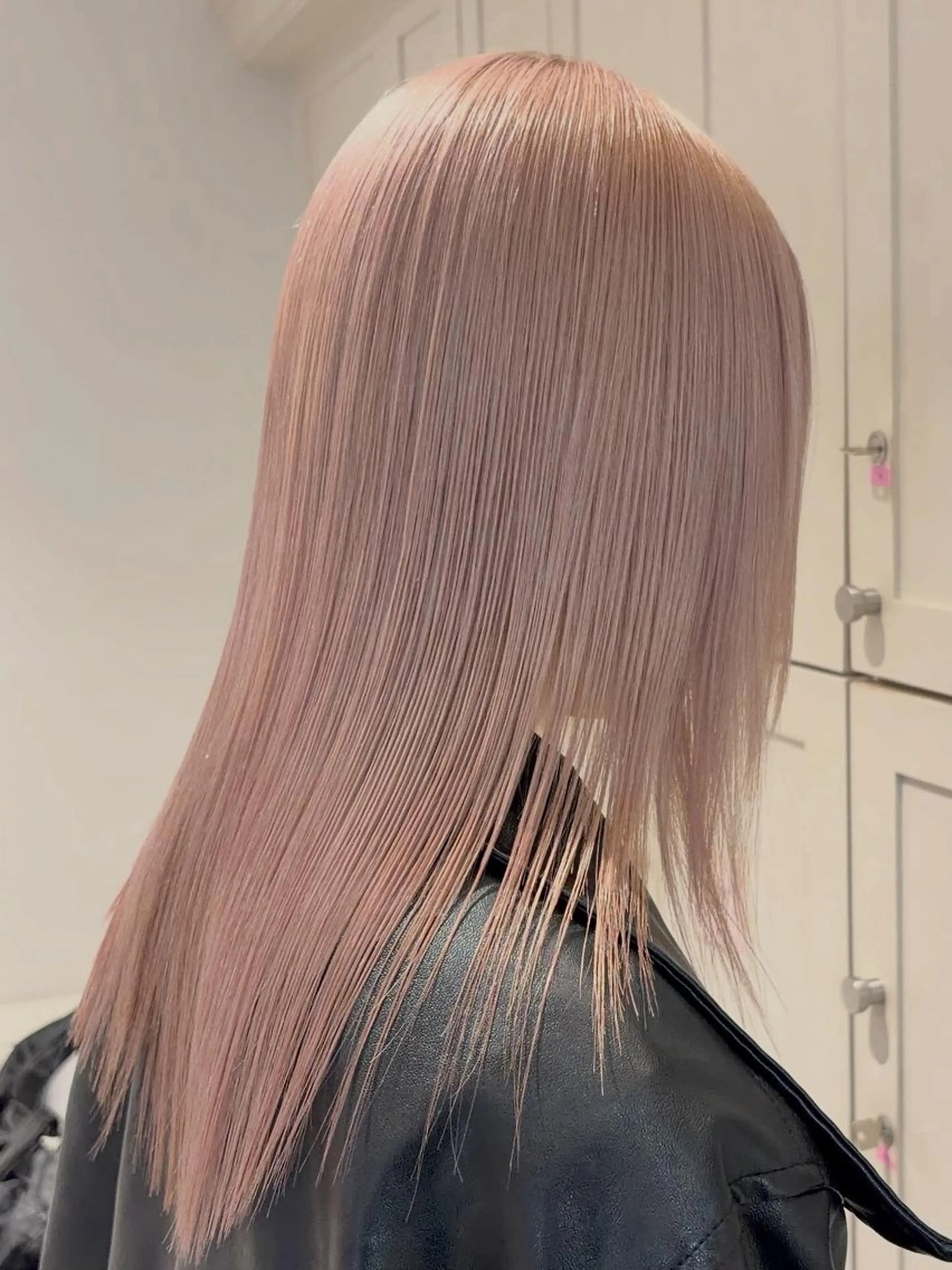 【縮毛矯正】をしててもブリーチして明るくしたい方向けの写真