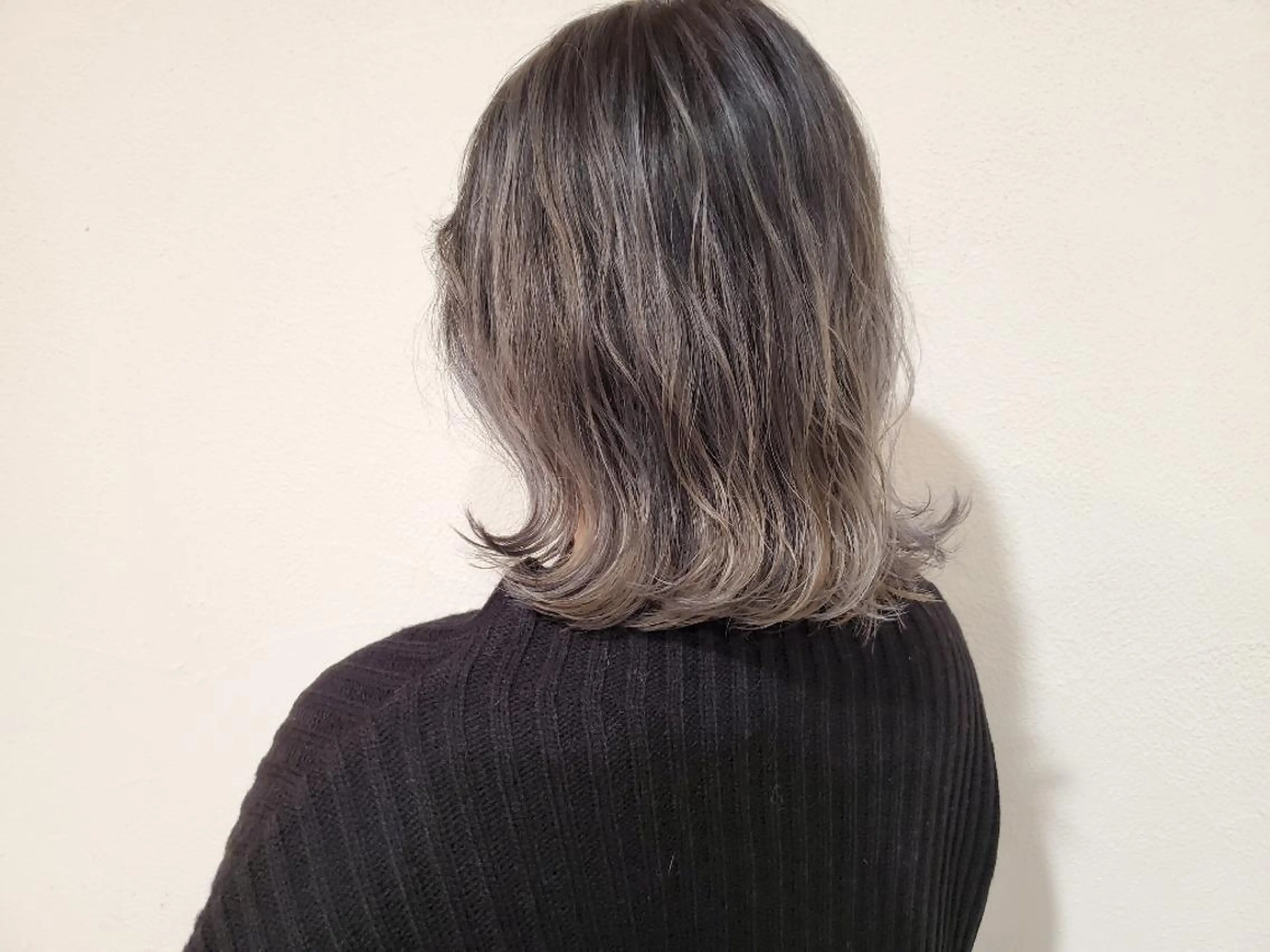 セミロング カラー ブリーチ パ ルのヘアスタイル