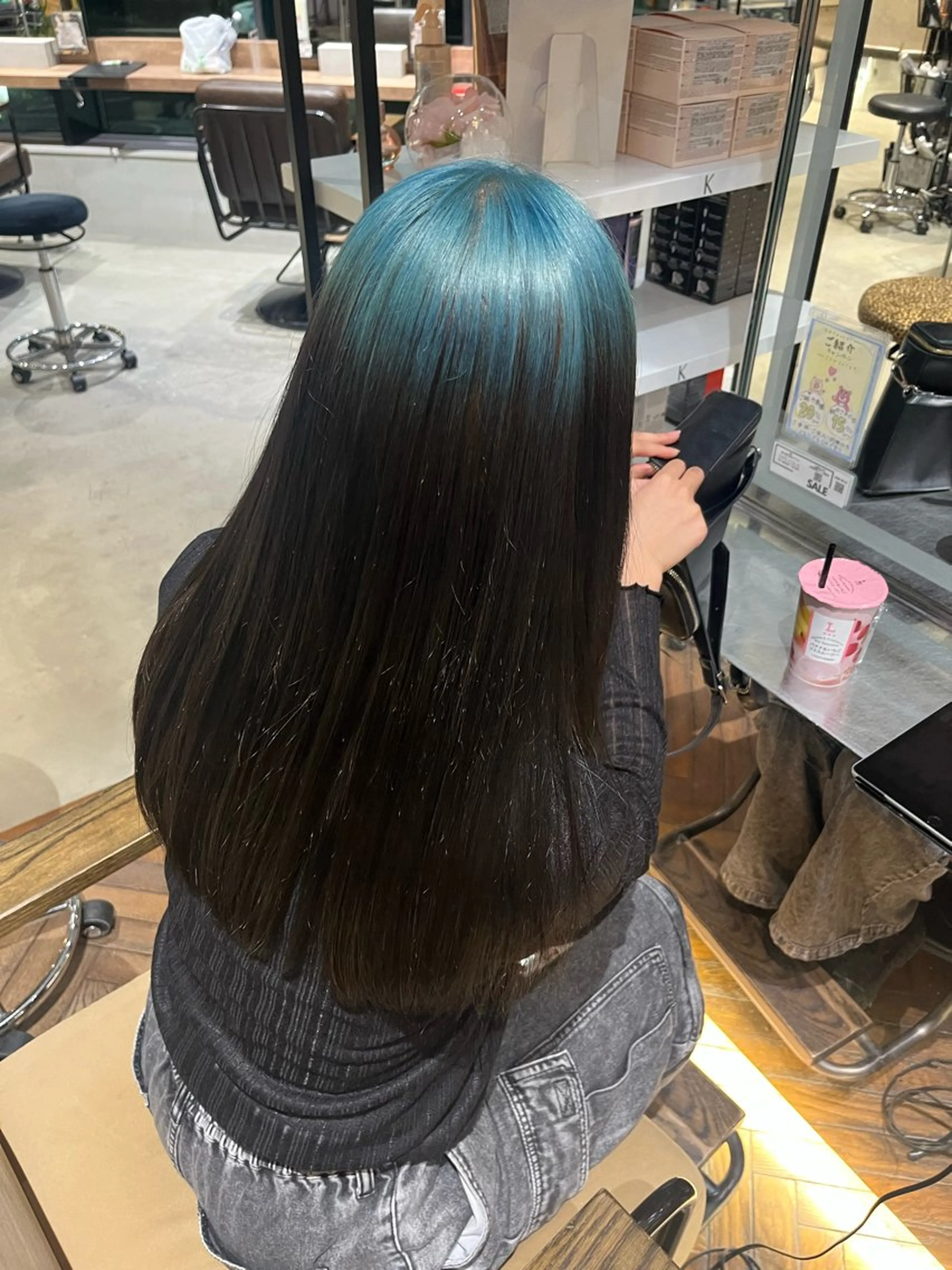 ロング ヘアカラー 志賀 楓のヘアスタイル