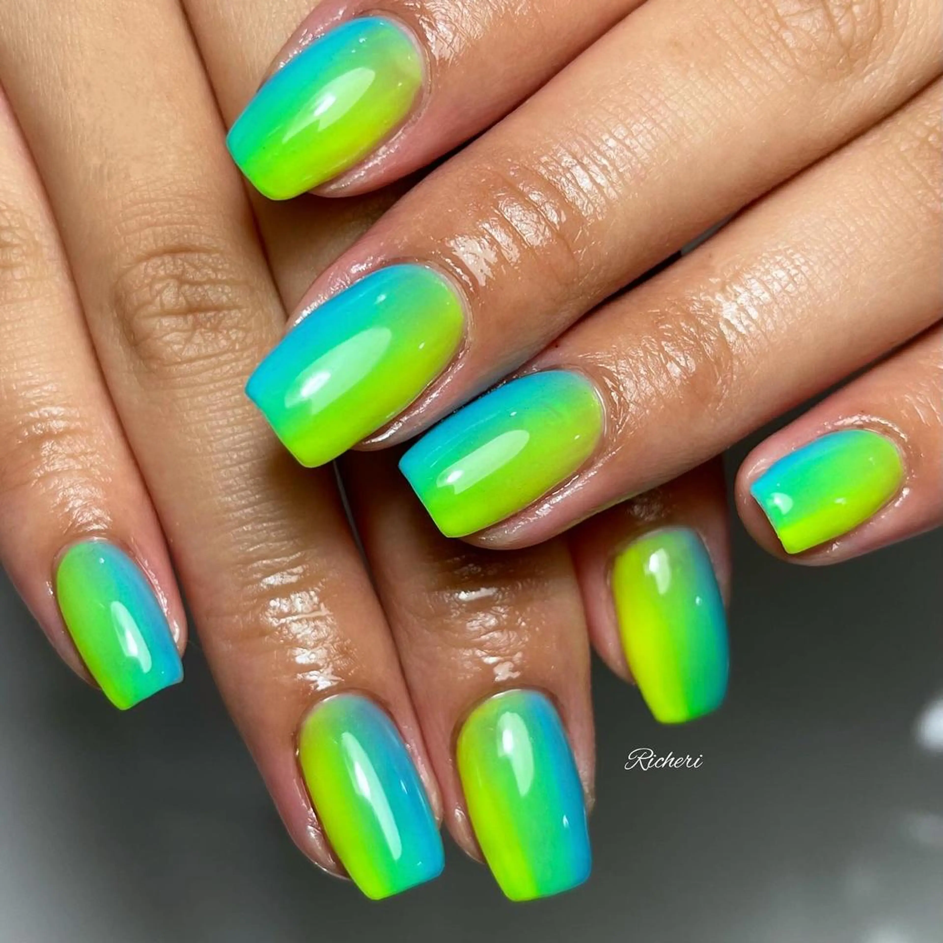 ミディアム ネイル 韓国風ヘア アートネイル フレンチネイル ジェルネイル グラデーション richeri beautyのエステ・リラクイメージ