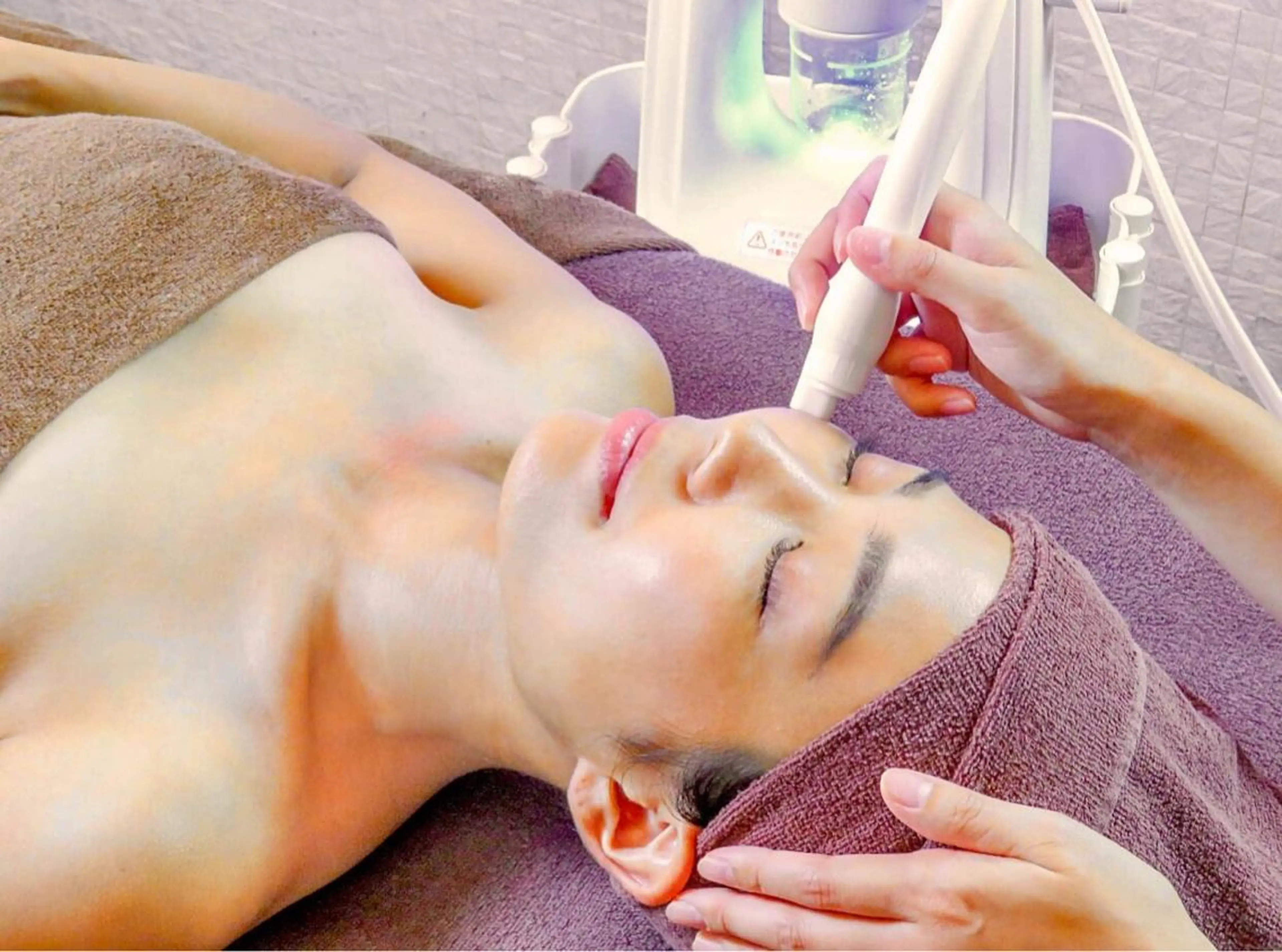 【フェイシャル🩵🩷】毛穴洗浄+フォト照射+モデリングパック 60分 〈毛穴×くすみ×透明感UP〉の写真